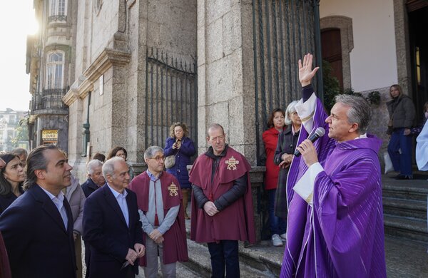 2024_12_22_basilica_sao_pedro___restabelecimento_do_funcionamento_do_relogio_e_dos_sinos_e_eucari...