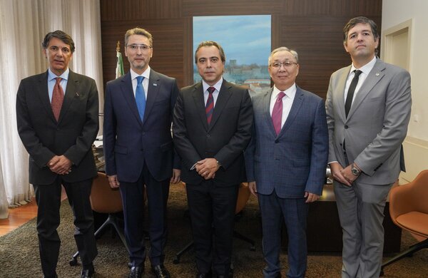 2025_12_16_visita_do_embaixador_do_kazaquistao_a_varias_empresas_de_guimaraes_cmguimaraes_paulo_p...