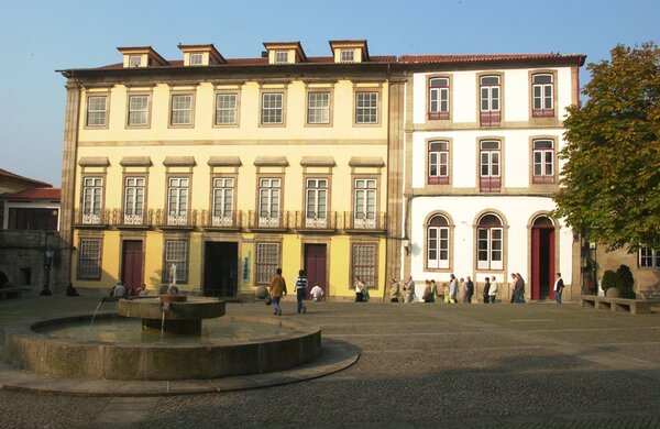 biblioteca_municipal_raul_brandao