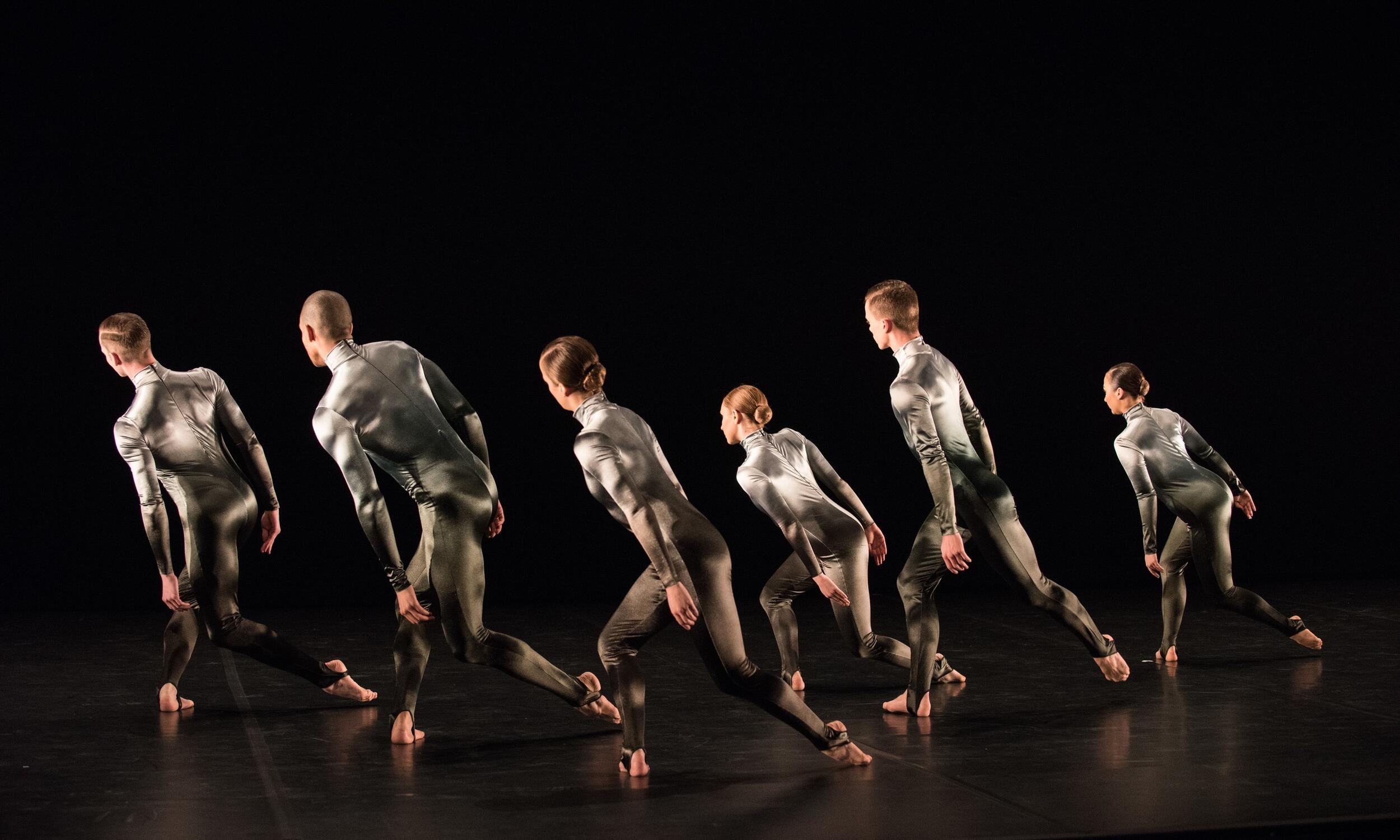 b_1_michael_clark_company_to_a_simple_rock_n_roll_song_barbican_theatre_october_2017_photo_hugo_g...