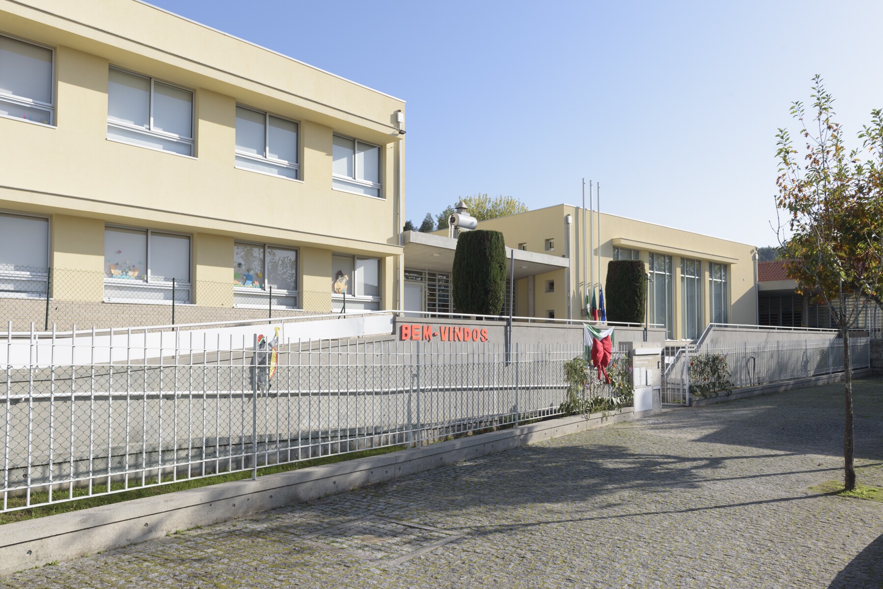 2024_11_17_inauguraci_aio_requalificaci_aio_escola_eb1_j1_de_deserto_e_campo_de_jogos_uf_prazins_...