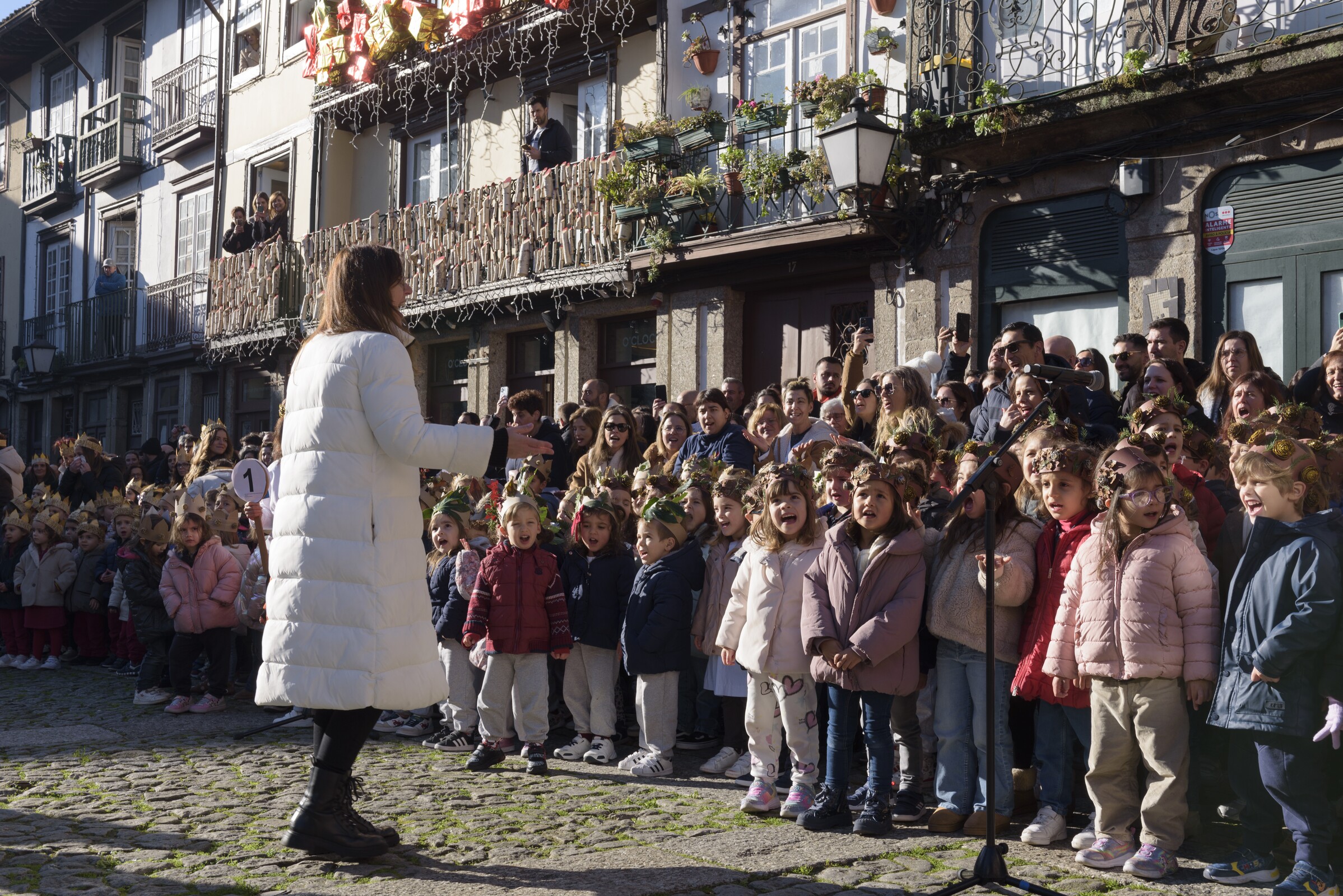 2025_01_15_vamos_cantar_as_reisadas_domingos_braganci_a_paula_oliveira_praci_a_da_oliveira_cmguim...