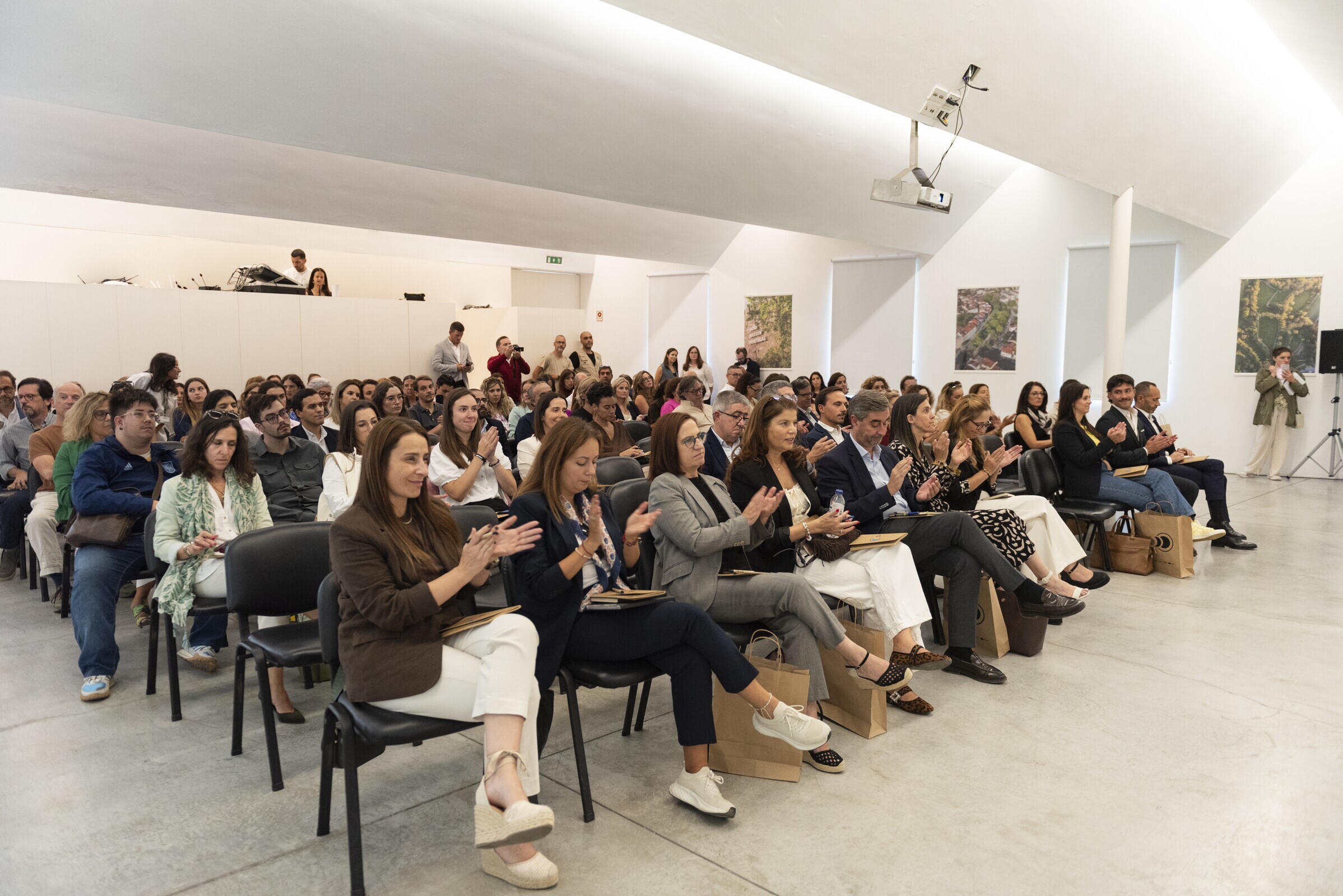 2025_09_23_apresentacao_ave_social_hub_laboratoi_rio_de_paisagem_paula_oliveira_cmguimaraes_franc...