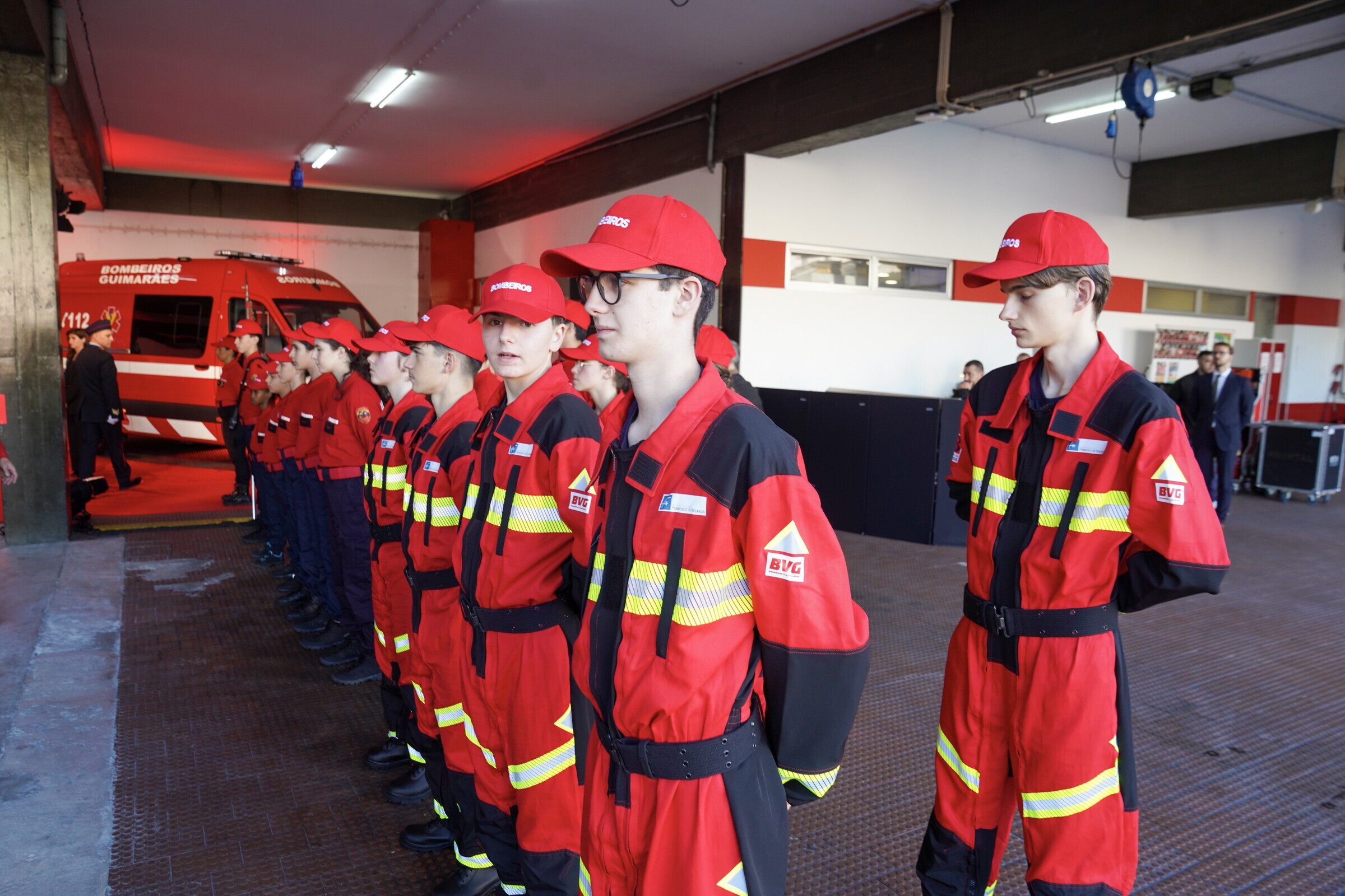 2025_12_13_bombeiros_voluntai_rios_de_guimaraies_nova_viatura_e_novos_bombeiros_cmguimaraes_paulo...