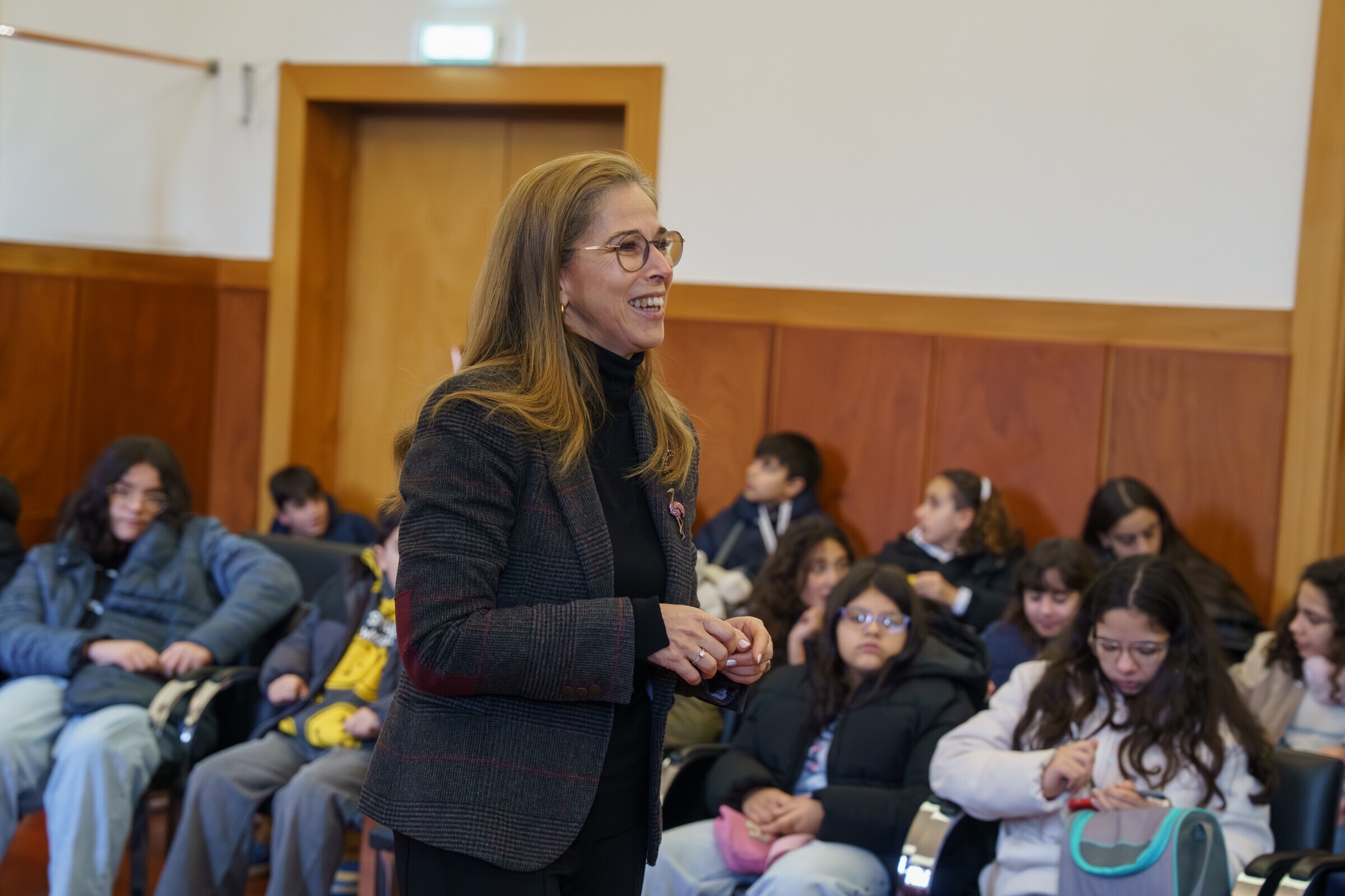 2026_01_20_visita_estudo_dos_alunos_do_agrupamento_de_escolas_mai_rio_cardoso_salao_nobre___cmgui...