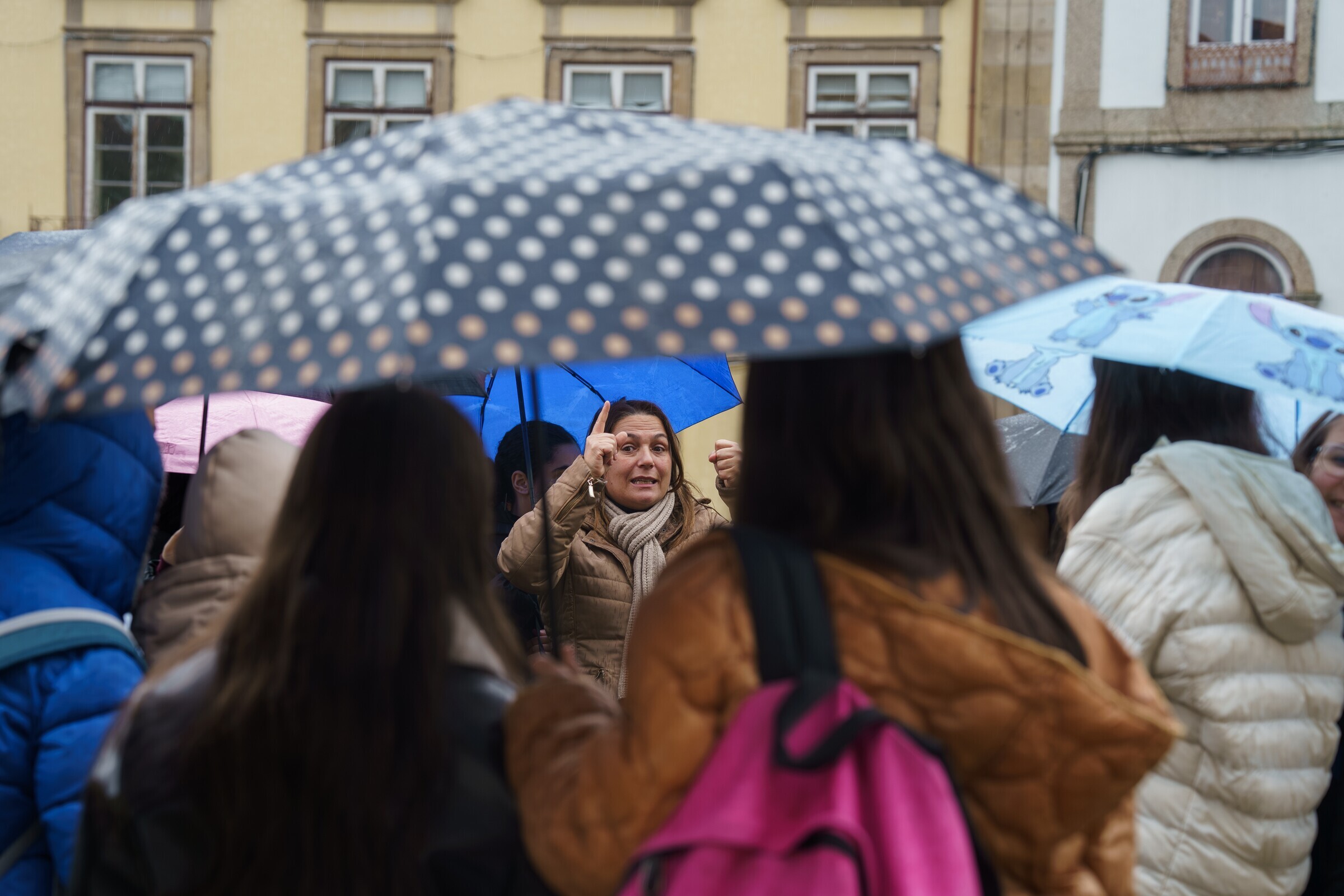 2026_01_20_visita_estudo_dos_alunos_do_agrupamento_de_escolas_mai_rio_cardoso_salao_nobre_cmguima...