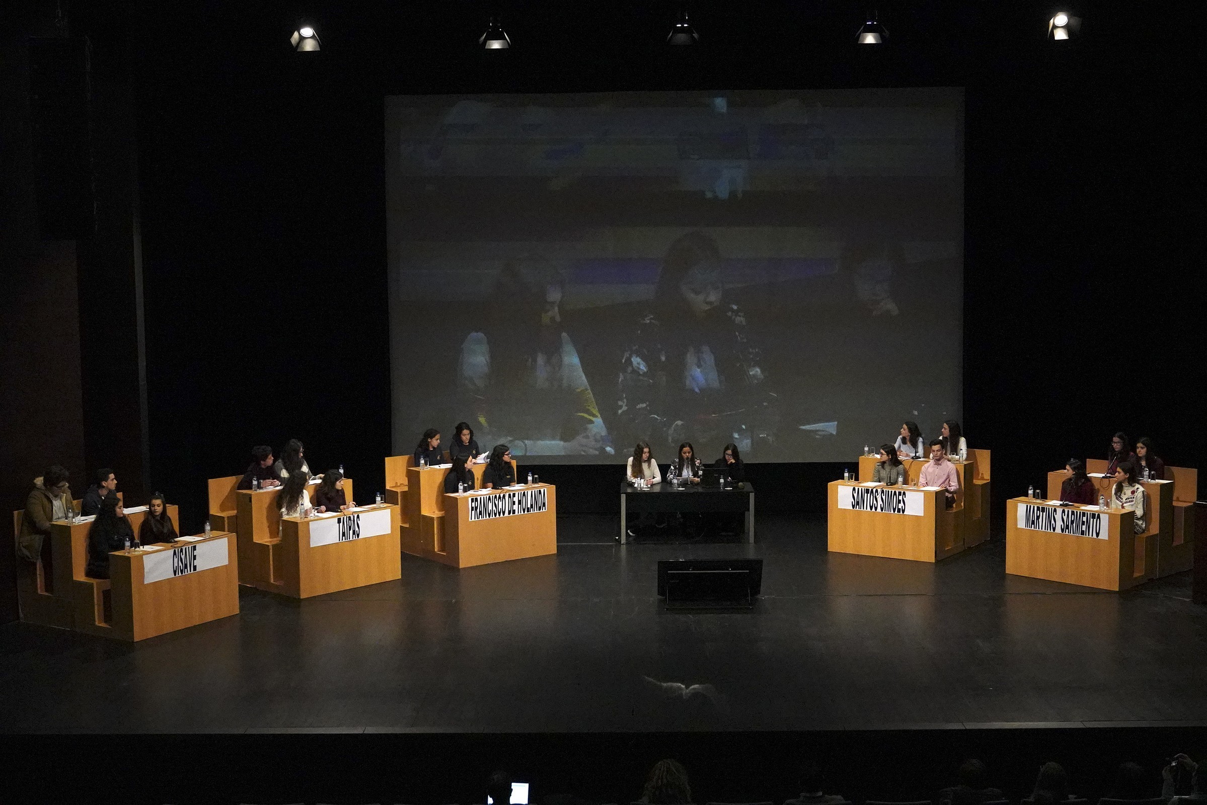 Cinco escolas de Guimarães participam no Parlamento Jovem Europeu