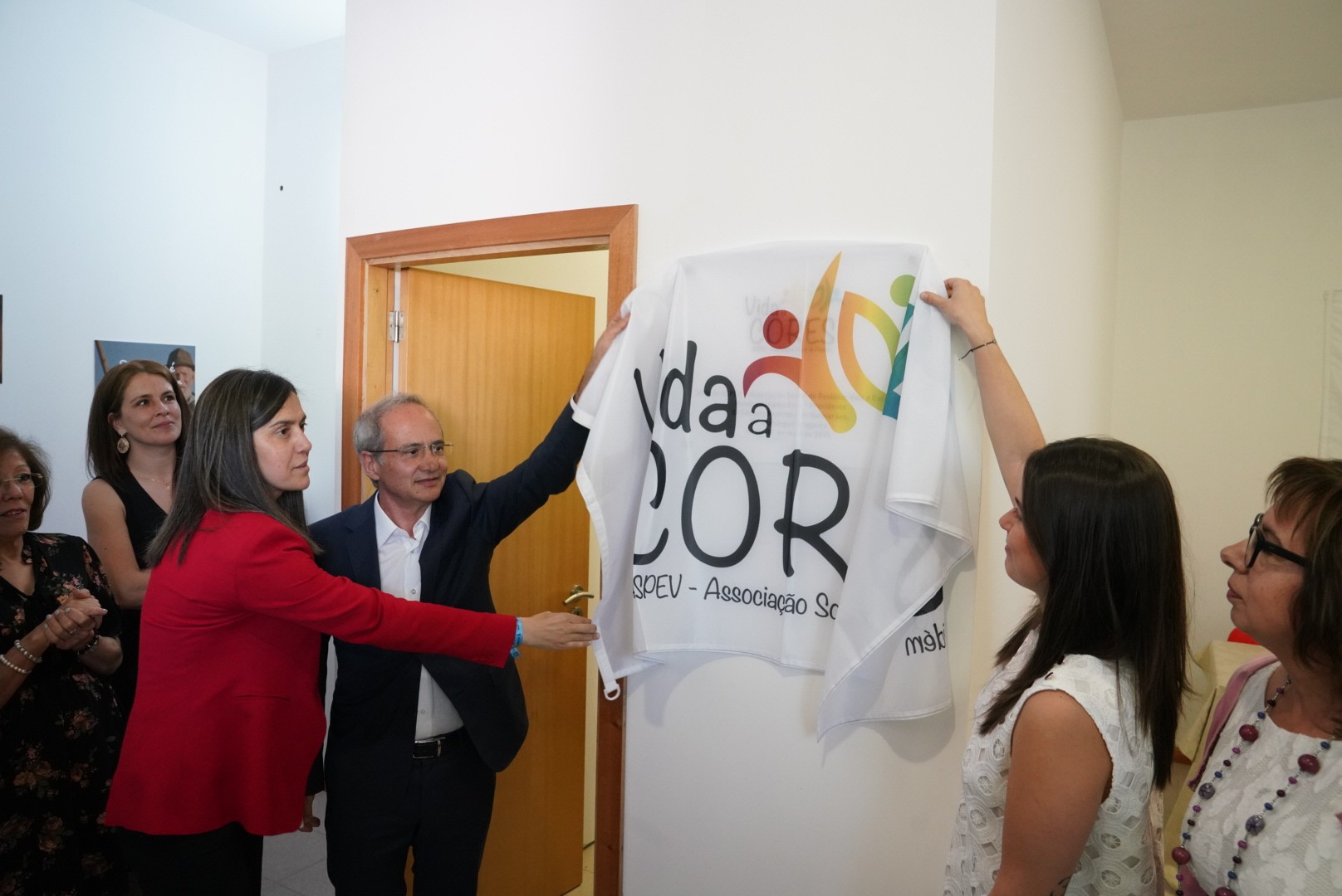 Presidente da Câmara inaugura sede social da Associação Vida a Cores em Pevidém
