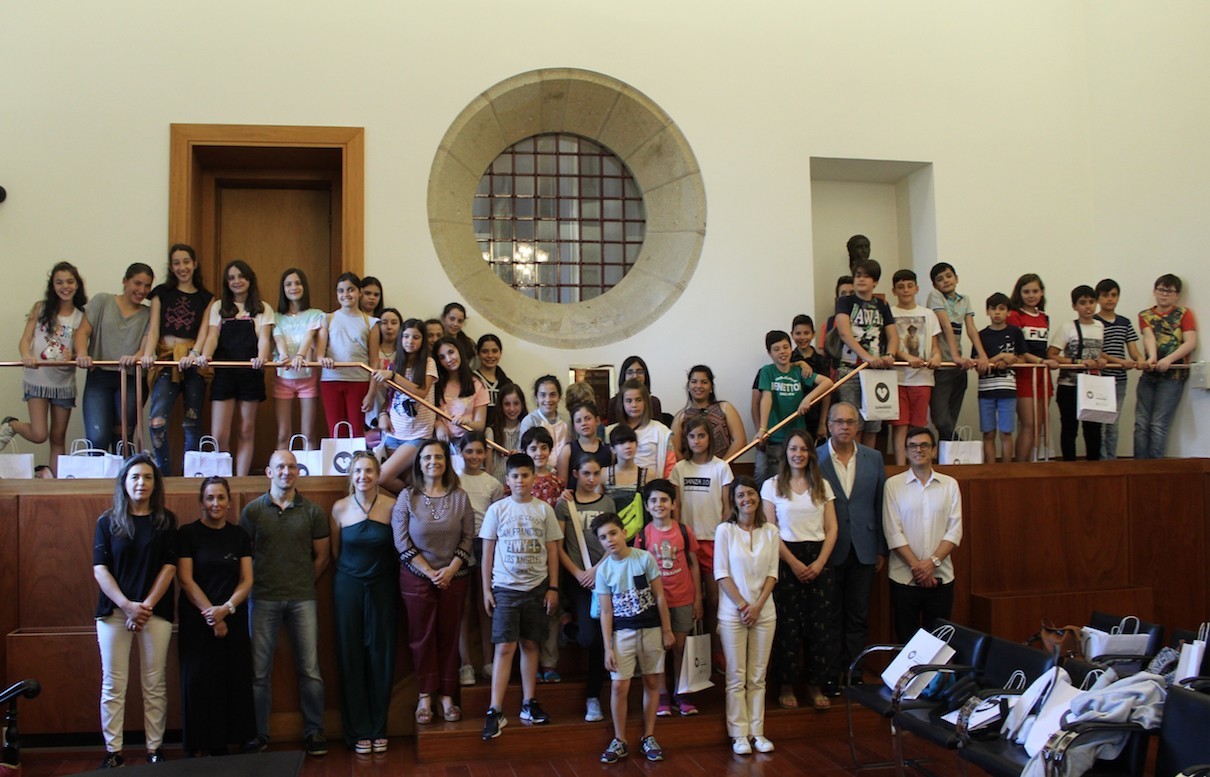 Alunos do Intercâmbio Escolar do Eixo Atlântico recebidos na Câmara Municipal de Guimarães