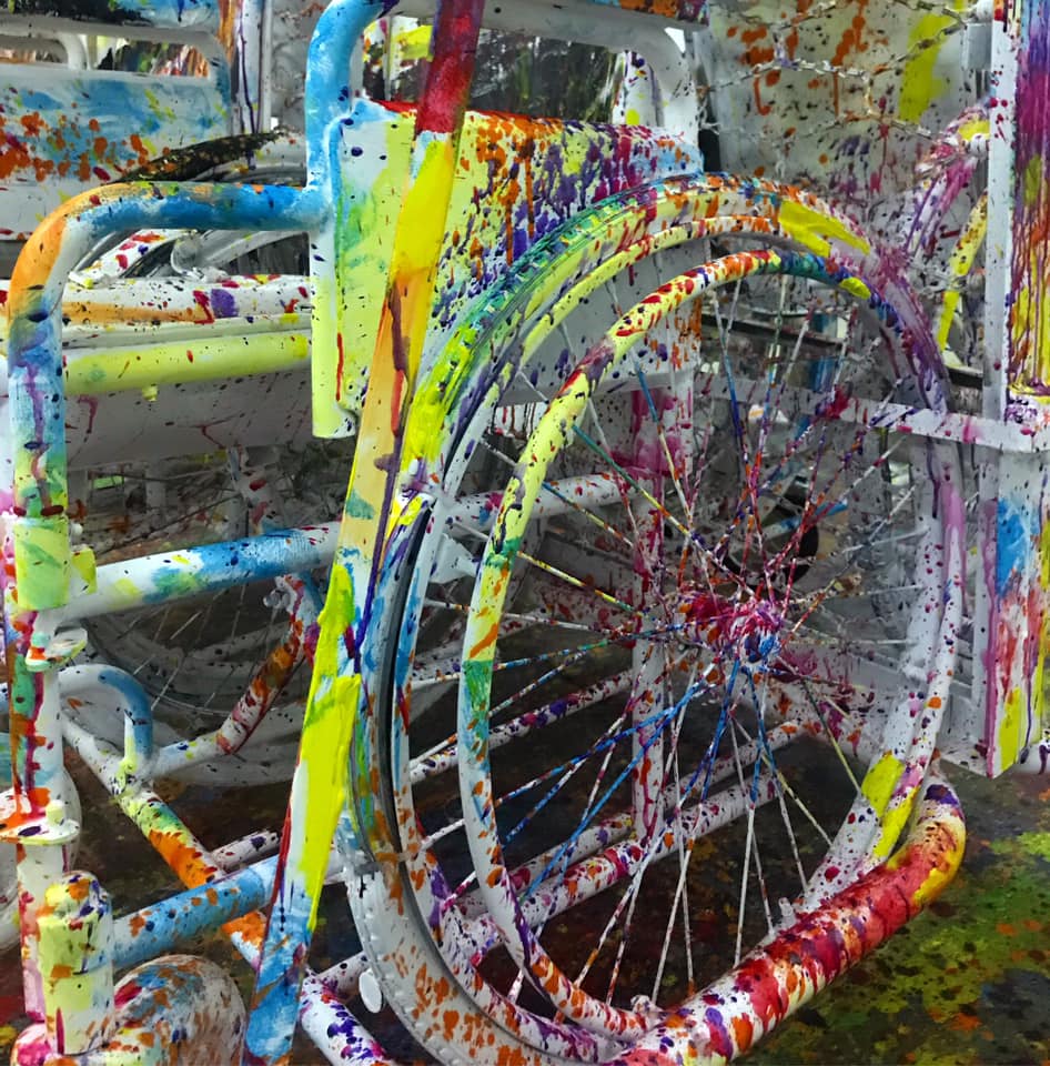 Peça de arte em exposição no Largo do Toural a partir de equipamentos adaptativos