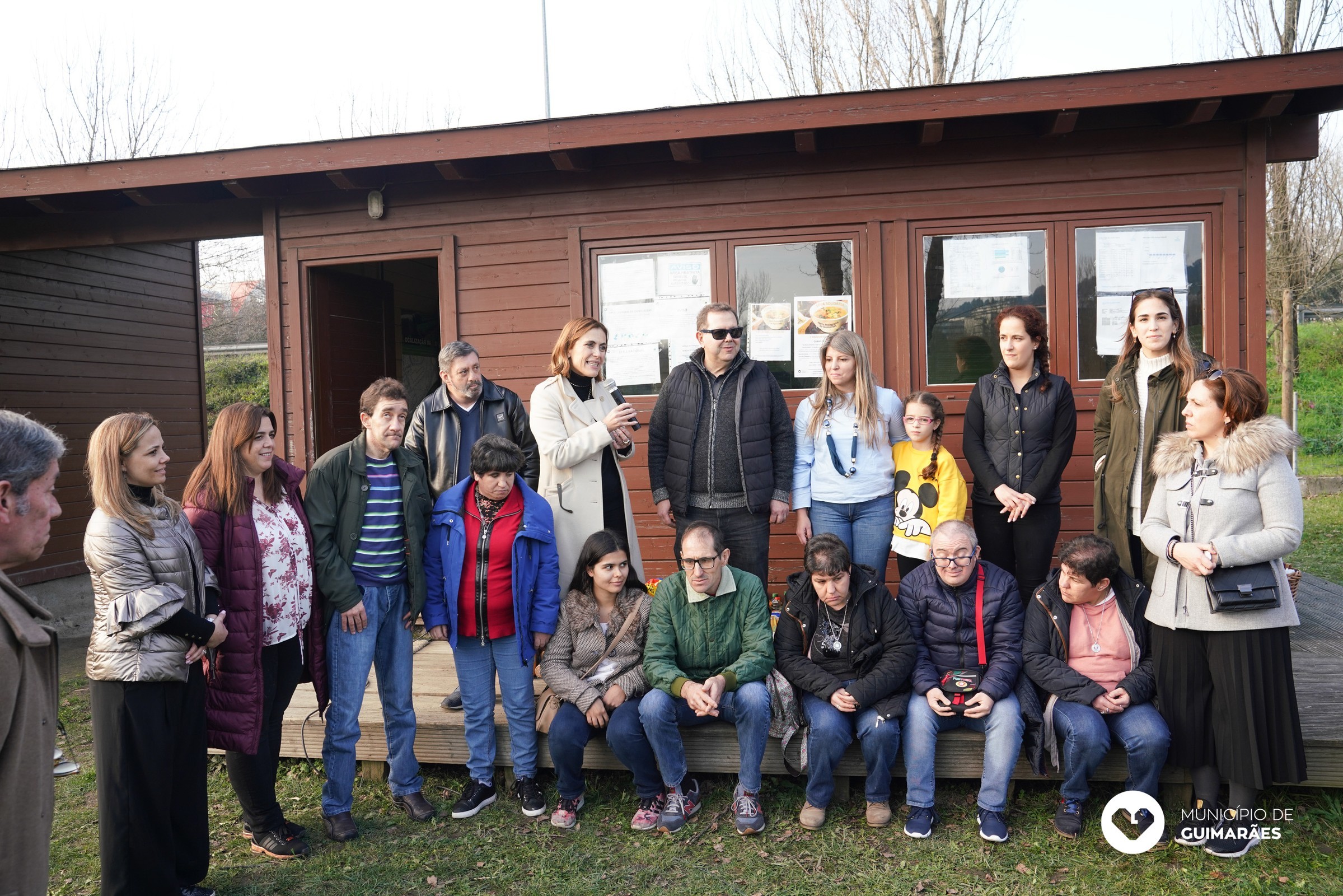 Entrega de cabaz solidário ao Centro Social de Brito na Horta Pedagógica