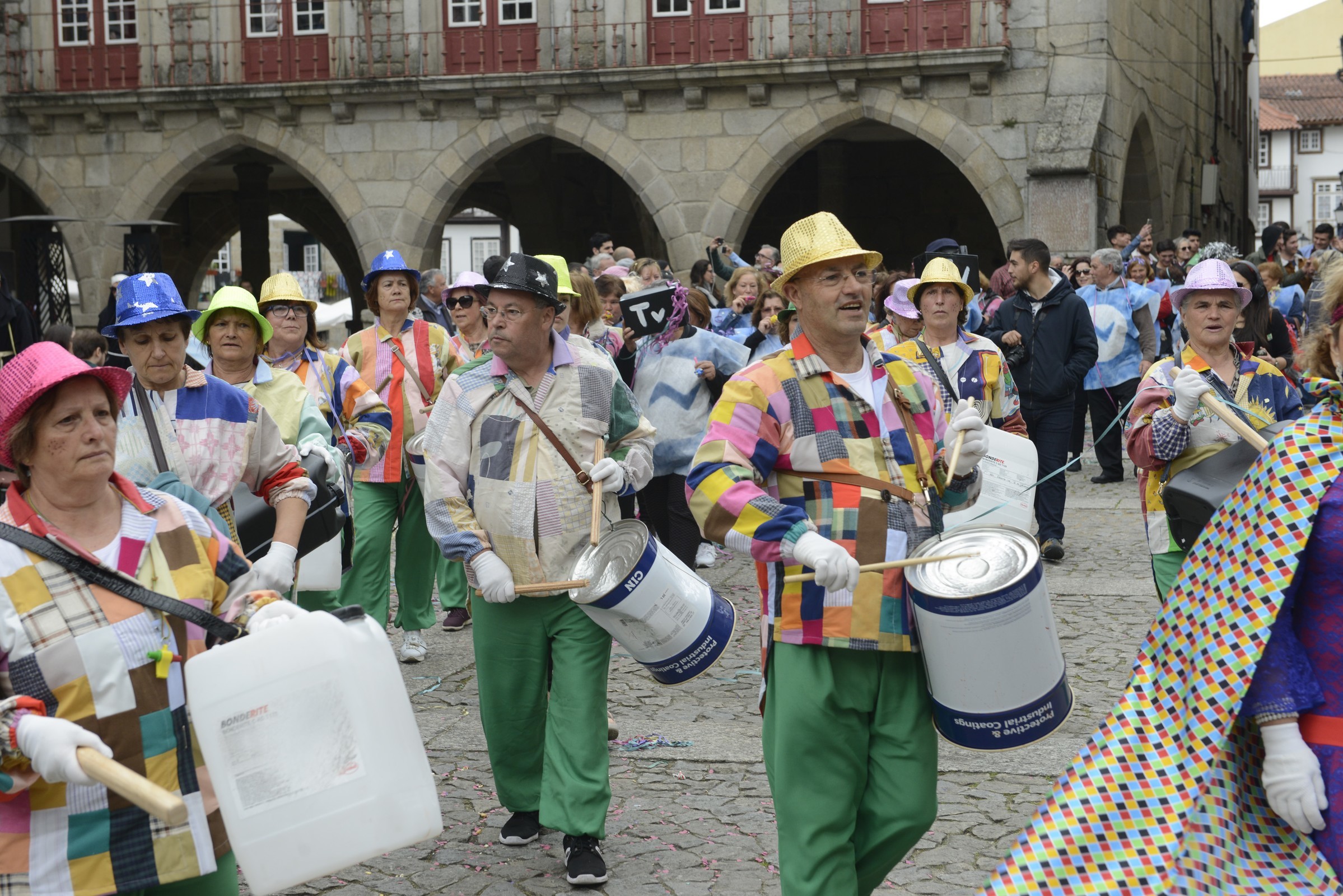 Carnaval Intergeracional de Guimarães com dois mil participantes