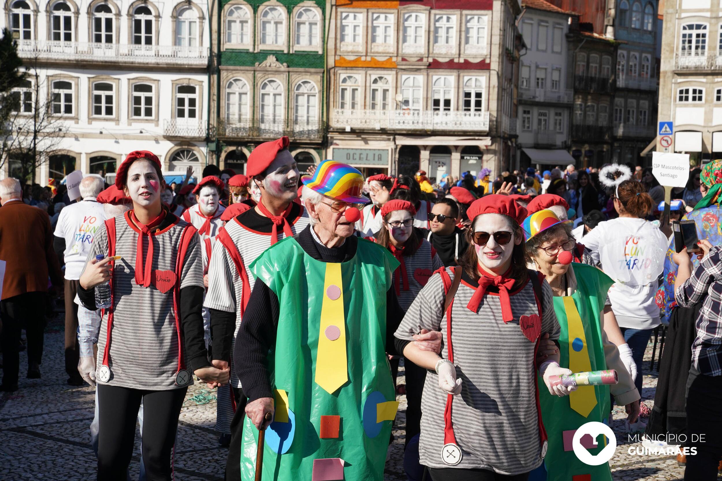 Carnaval em Guimarães festejado em conjunto por seniores e crianças