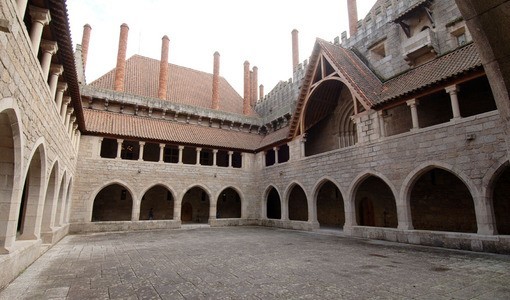  Paço dos Duques, Castelo de Guimarães e Museu de Alberto Sampaio reabrem ao público na próxima s...