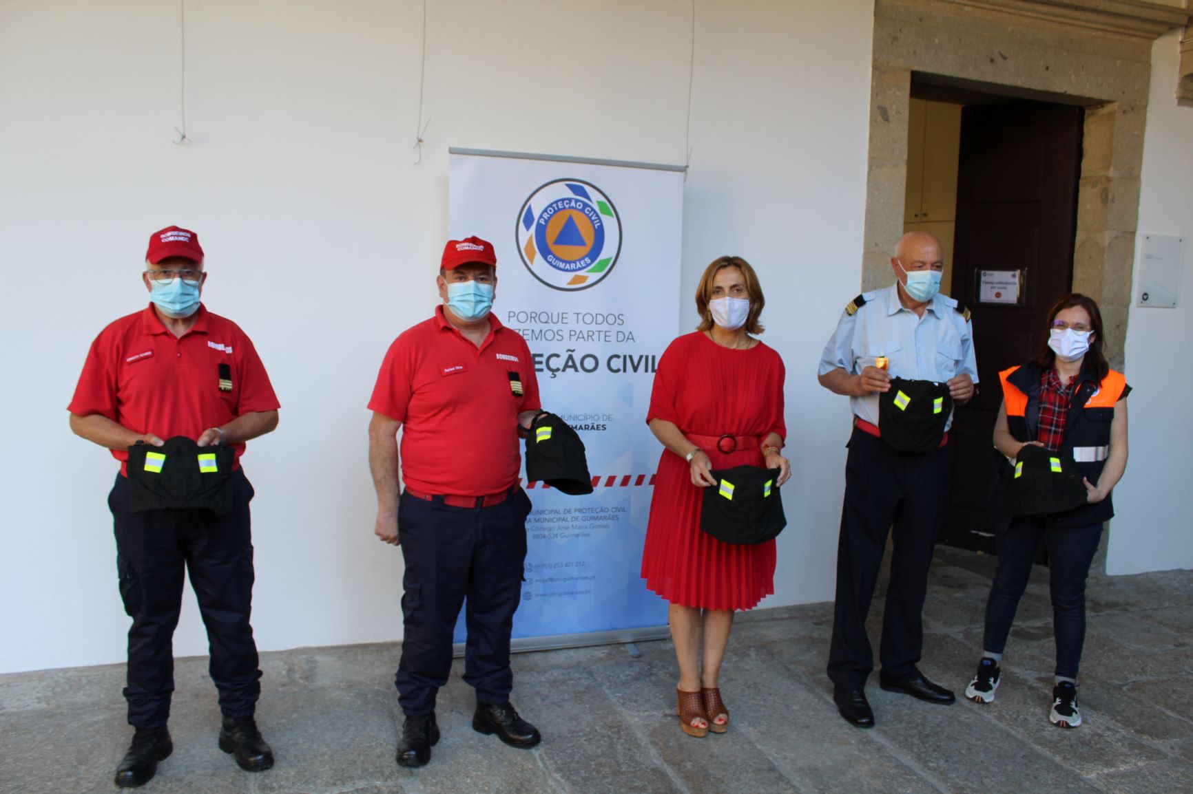 Câmara Municipal entrega equipamento de proteção aos Bombeiros Voluntários