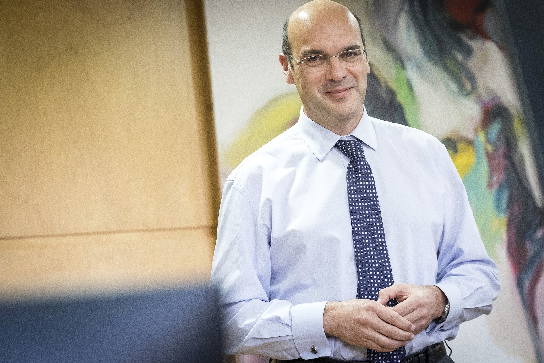 Ministro da Economia visita empresa de calçado em Guimarães esta quarta-feira