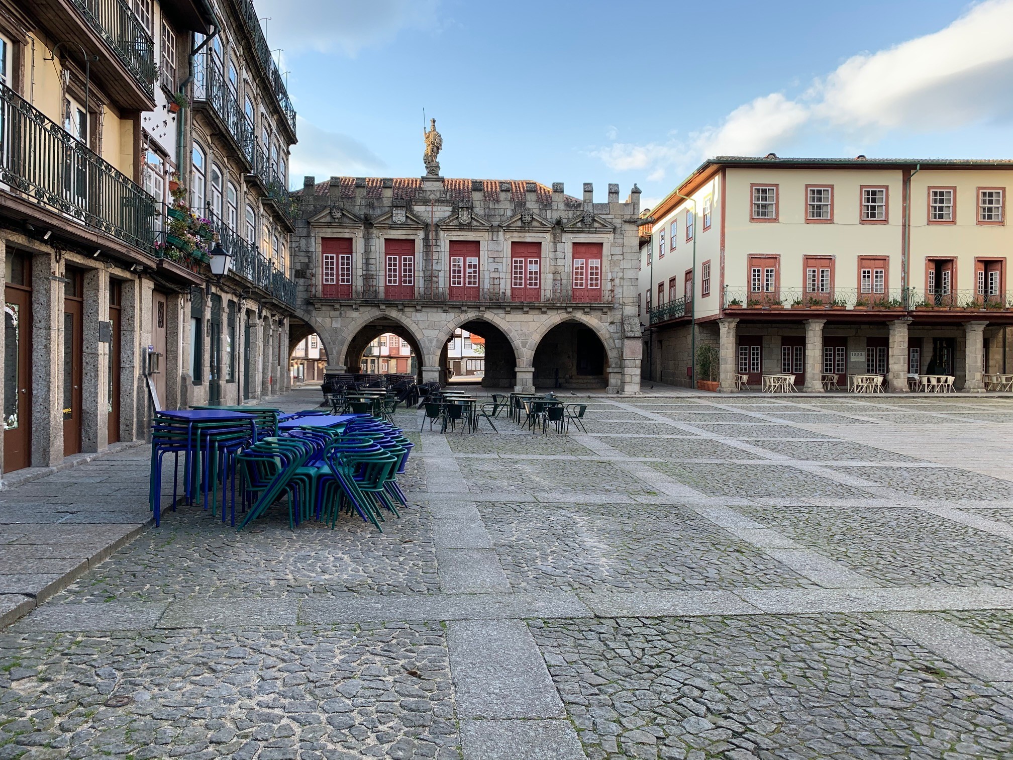 Horários e funcionamento de estabelecimentos em Guimarães