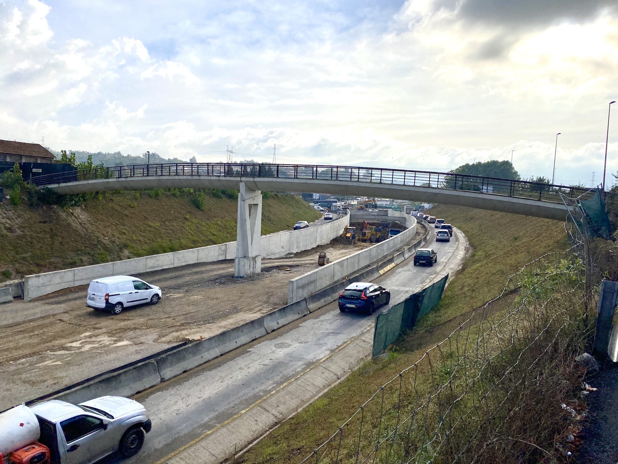 Substituição de ponte pedonal em Silvares condiciona trânsito na entrada/saída da autoestrada