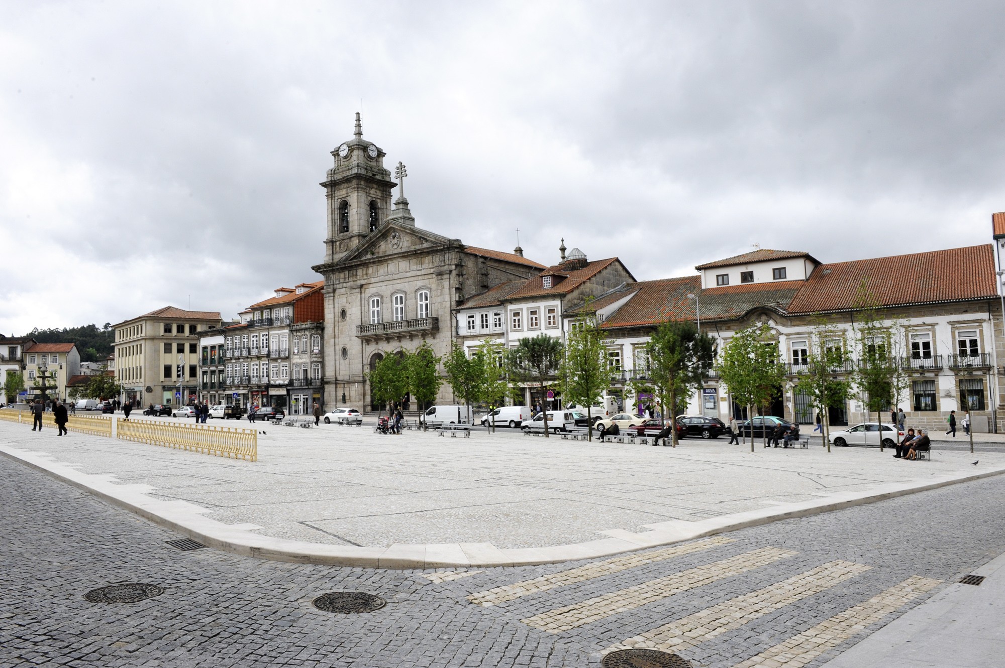 Estabelecimentos comerciais em Guimarães com abertura às 8 horas até 31 dezembro