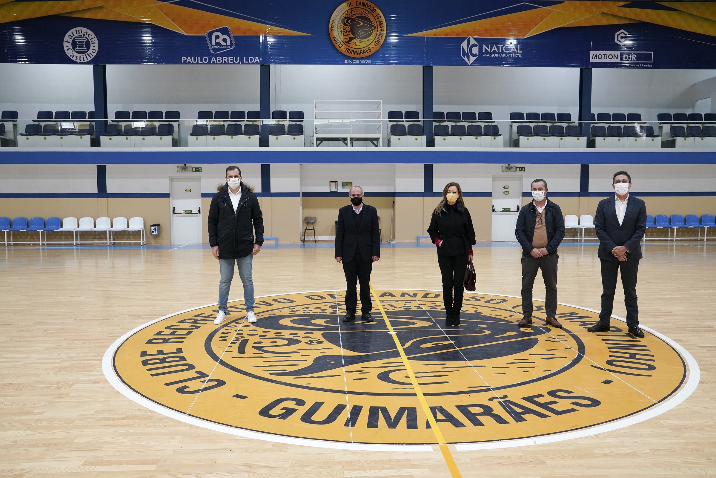 Pavilhão do Clube Recreativo de Candoso equipado com nova bancada com camarotes