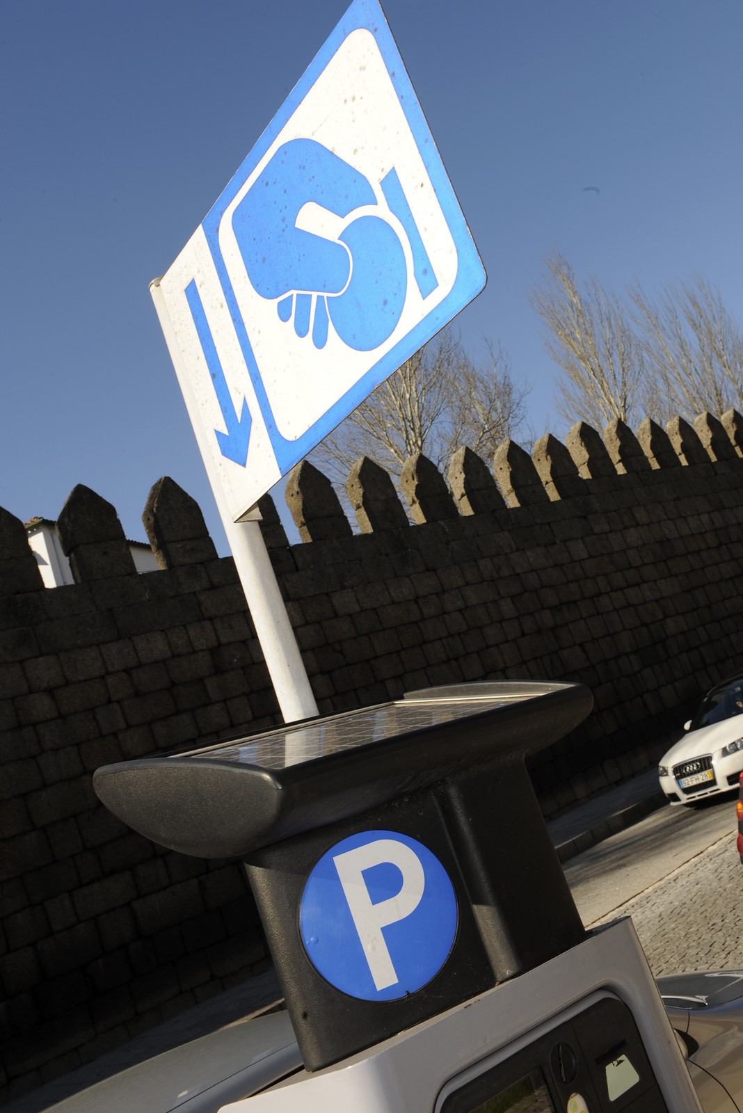 Guimarães suspende pagamento de estacionamento à superfície 