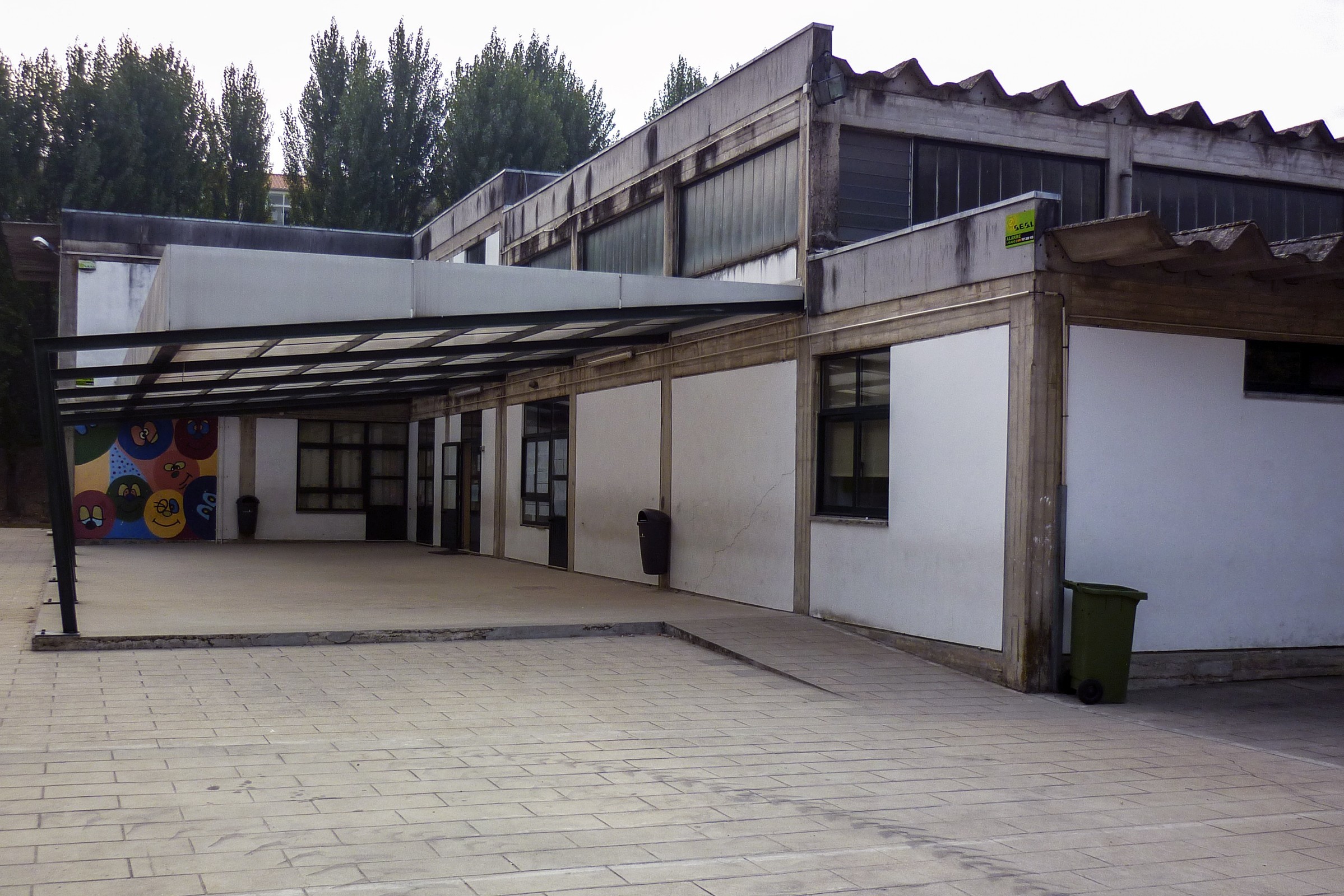 Câmara de Guimarães substitui coberturas em fibrocimento em sete escolas básicas