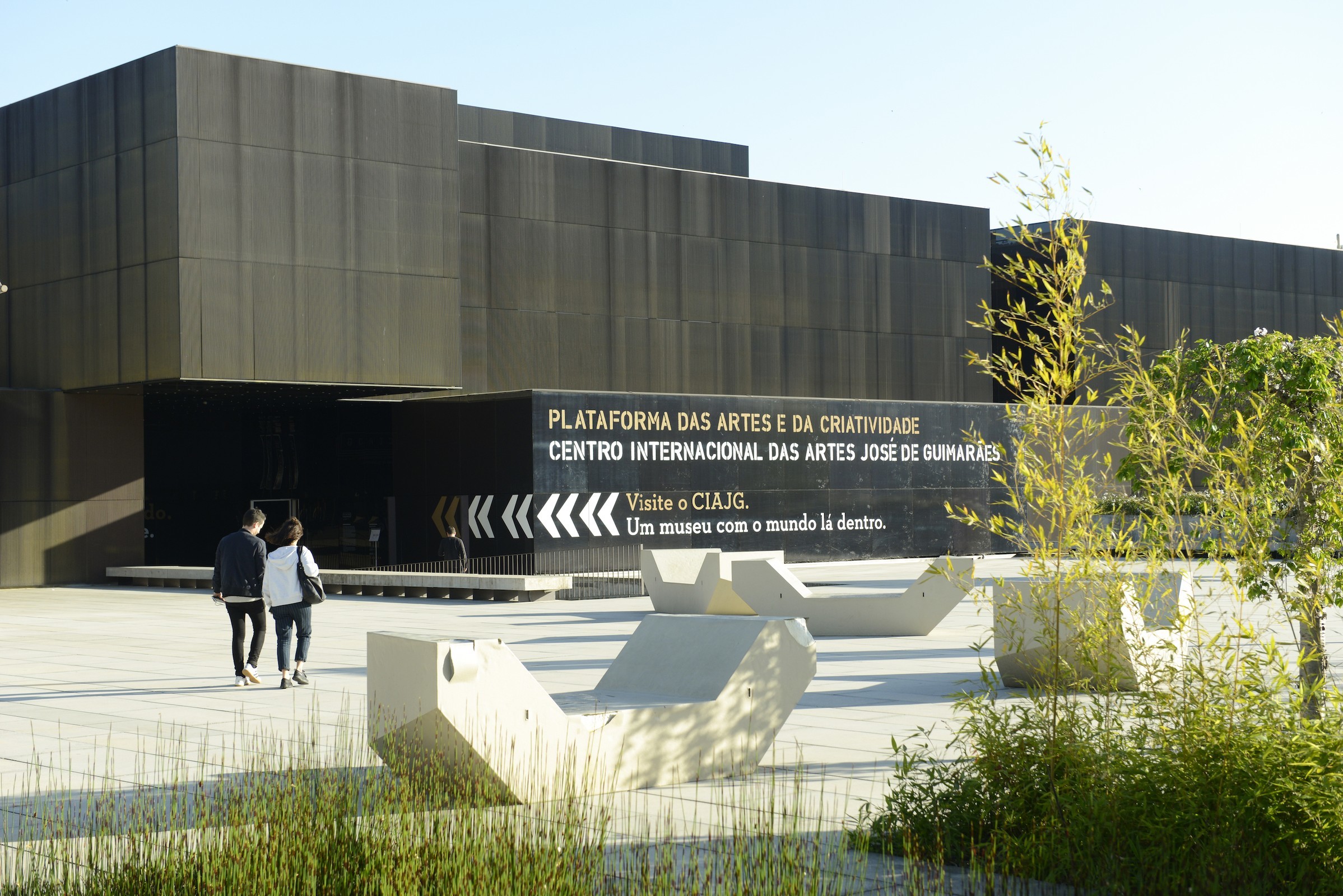 Oficina inaugura novas exposições no Centro Internacional das Artes José de Guimarães    e no Pal...