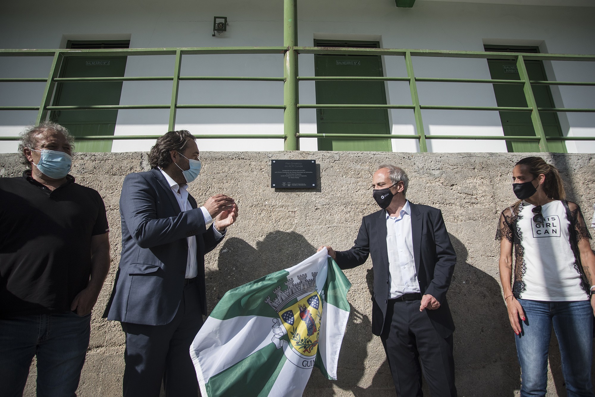 Domingos Bragança inaugura o novo piso sintético do ringue da A.C.R de Conde