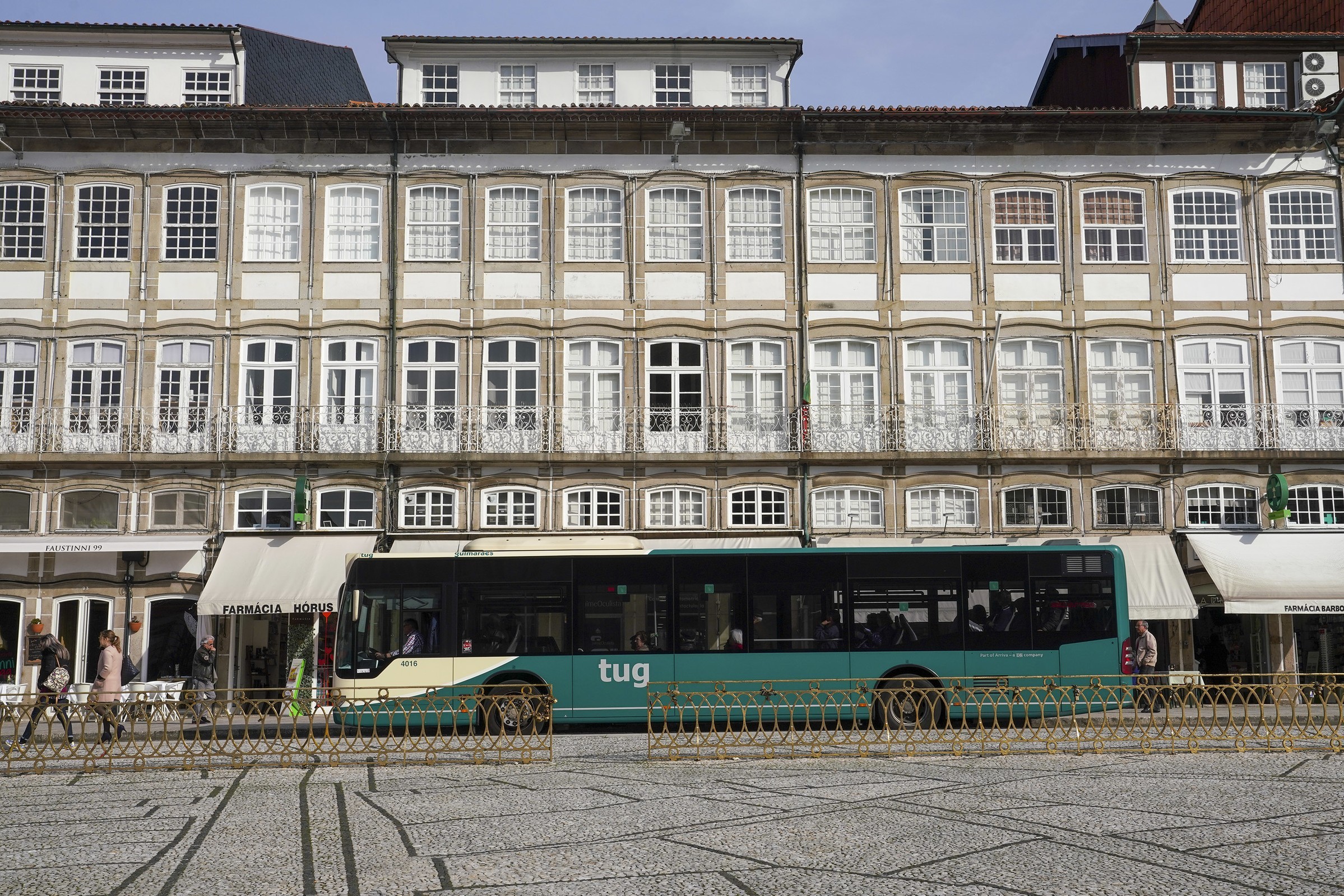 Comparticipação do passe em transportes públicos para jovens até 18 anos durante o mês de agosto