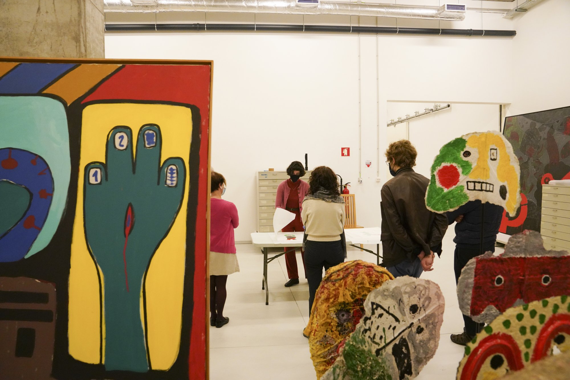 Visita orientada à reserva do Centro Internacional das Artes José de Guimarães