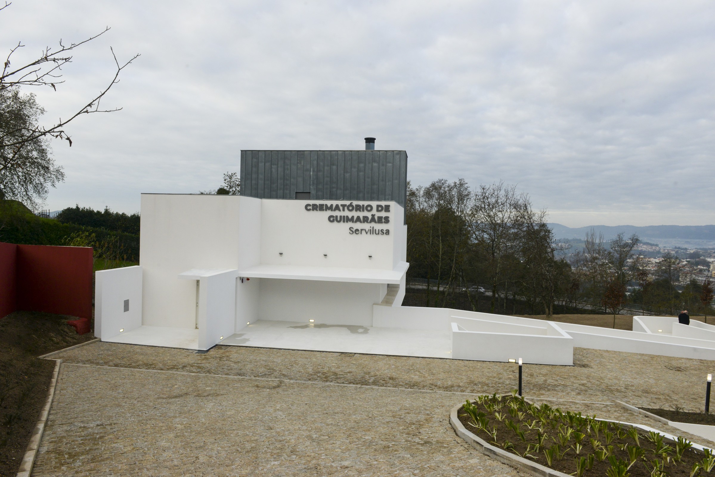 Crematório de Guimarães foi hoje inaugurado e vem aumentar a oferta em toda a região 