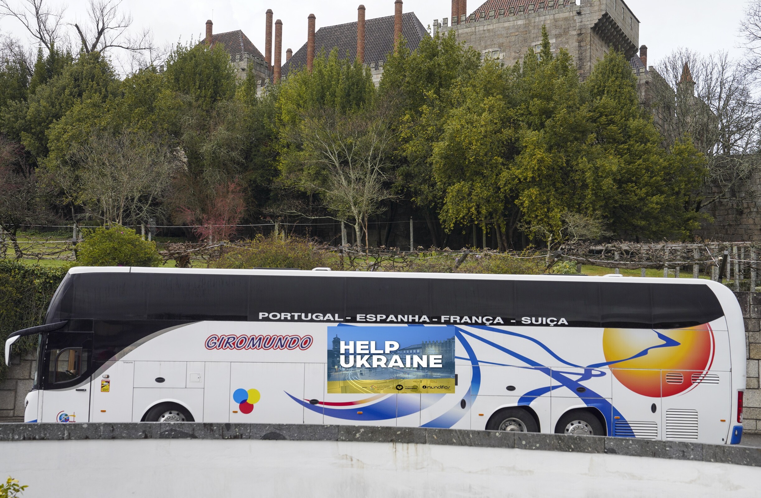Autocarro parte de Guimarães para transportar refugiados ucranianos