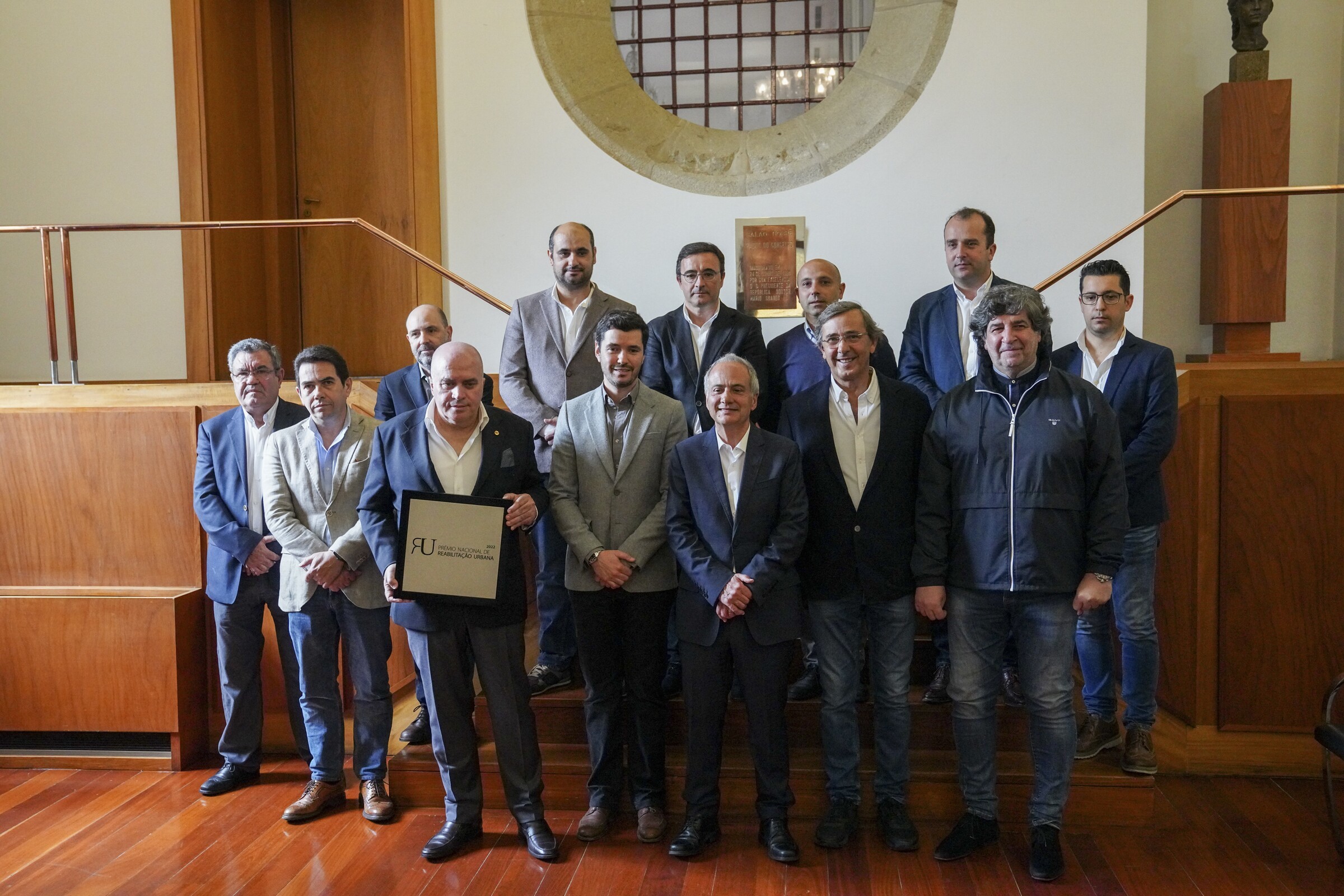 Consórcio NVE/Costeira oferece Prémio Nacional de Reabilitação Urbana 2022 à Câmara de Guimarães
