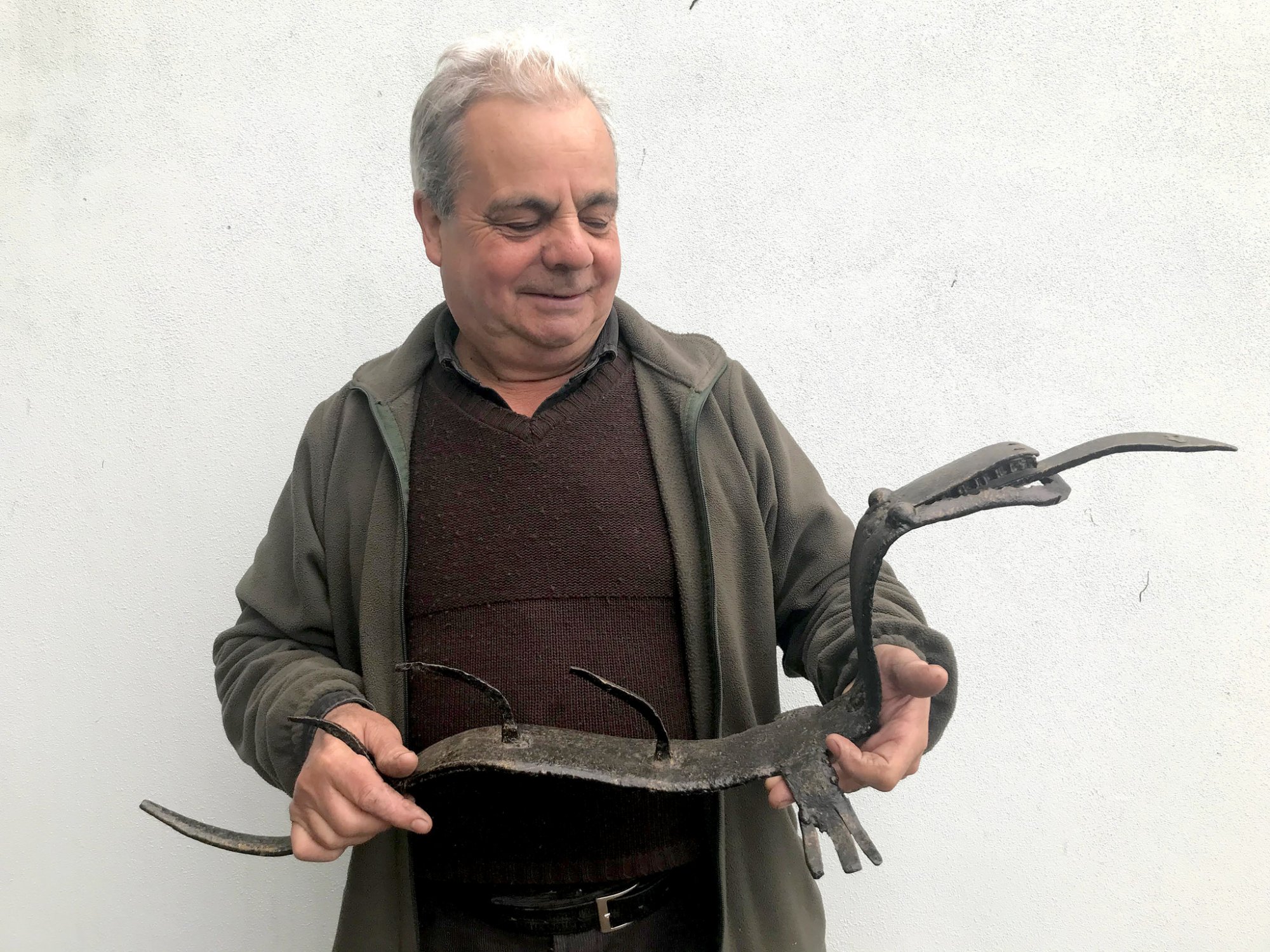Tributo a 30 anos de trabalho e originalidade do artista António Araújo
