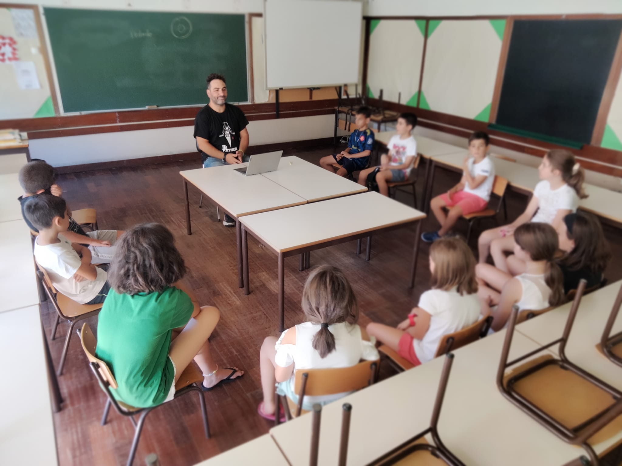 Escola Básica de Monte Largo recebe a atividade “Oficinas do Pensamento Crítico”