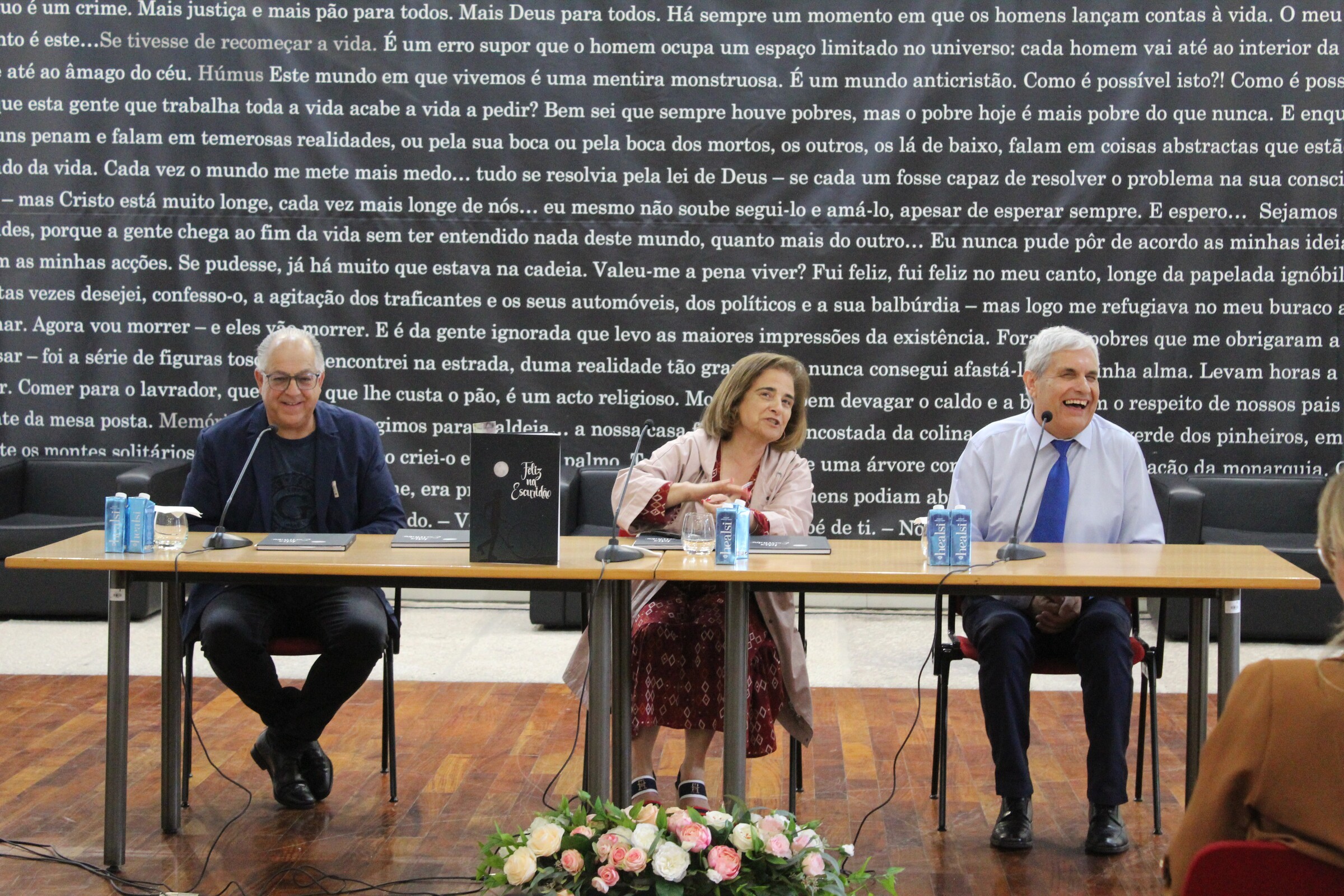 "Feliz na Escuridão"- o livro que pretende incentivar as crianças a serem felizes