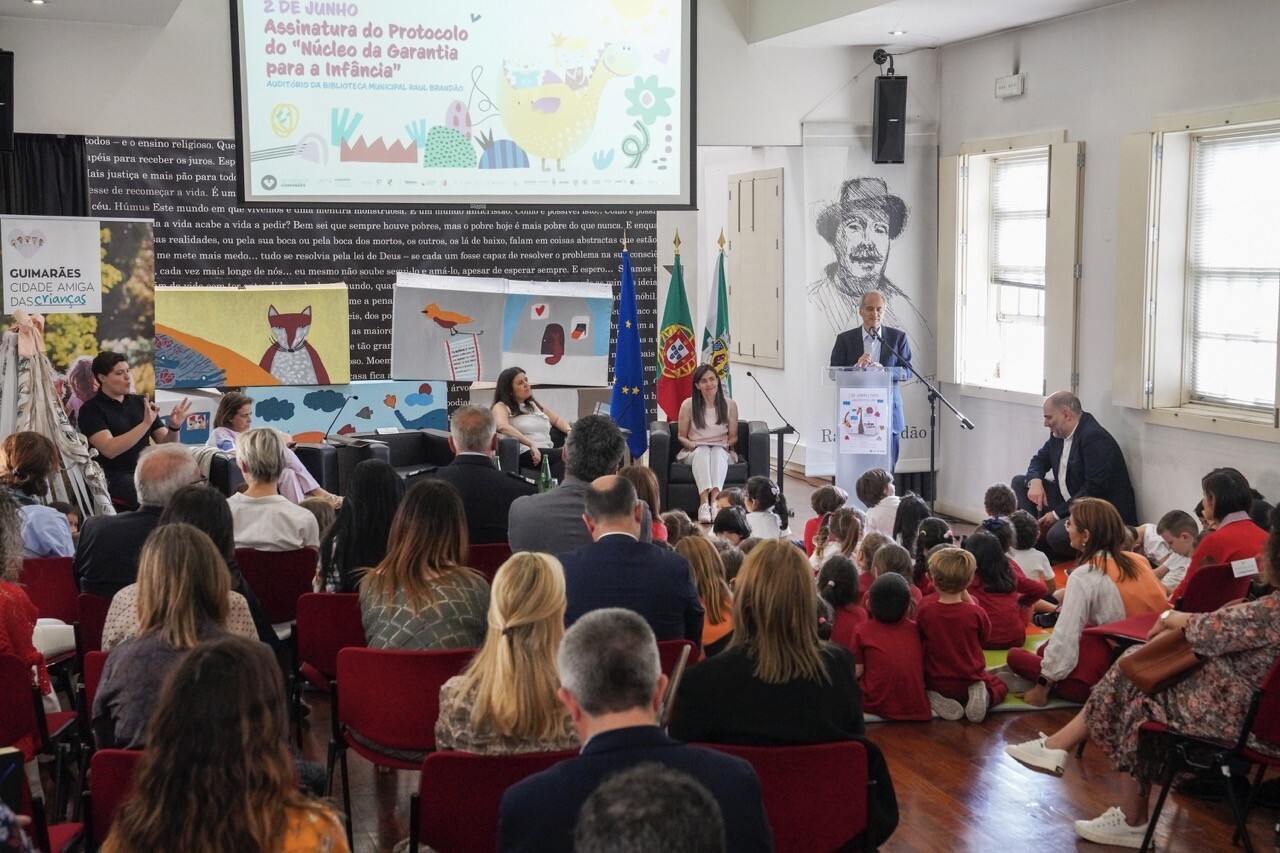 Guimarães assina Protocolo do “Núcleo da Garantia para a Infância”