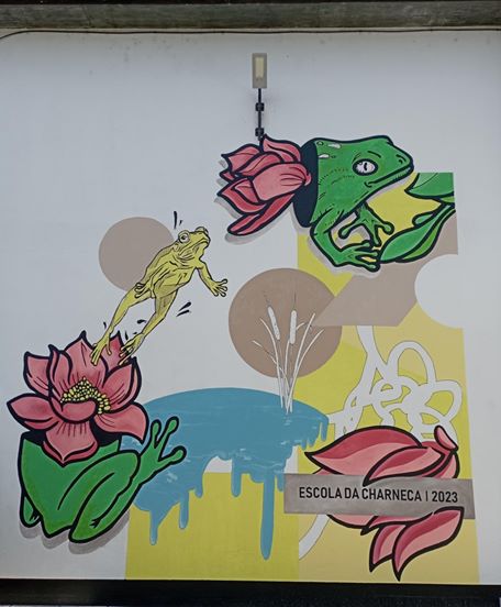 Crianças e Alunos da EB da Charneca dão vida à fachada da Escola