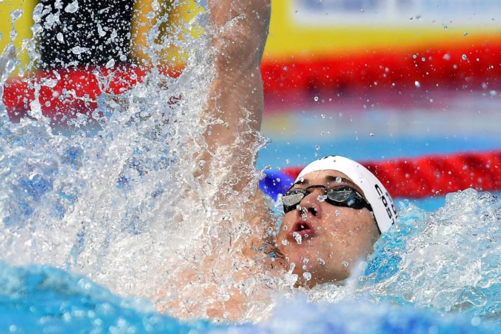 Nadador Vimaranense João Costa Estabelece Recorde Nacional e Garante Acesso às Meias-Finais do Ca...