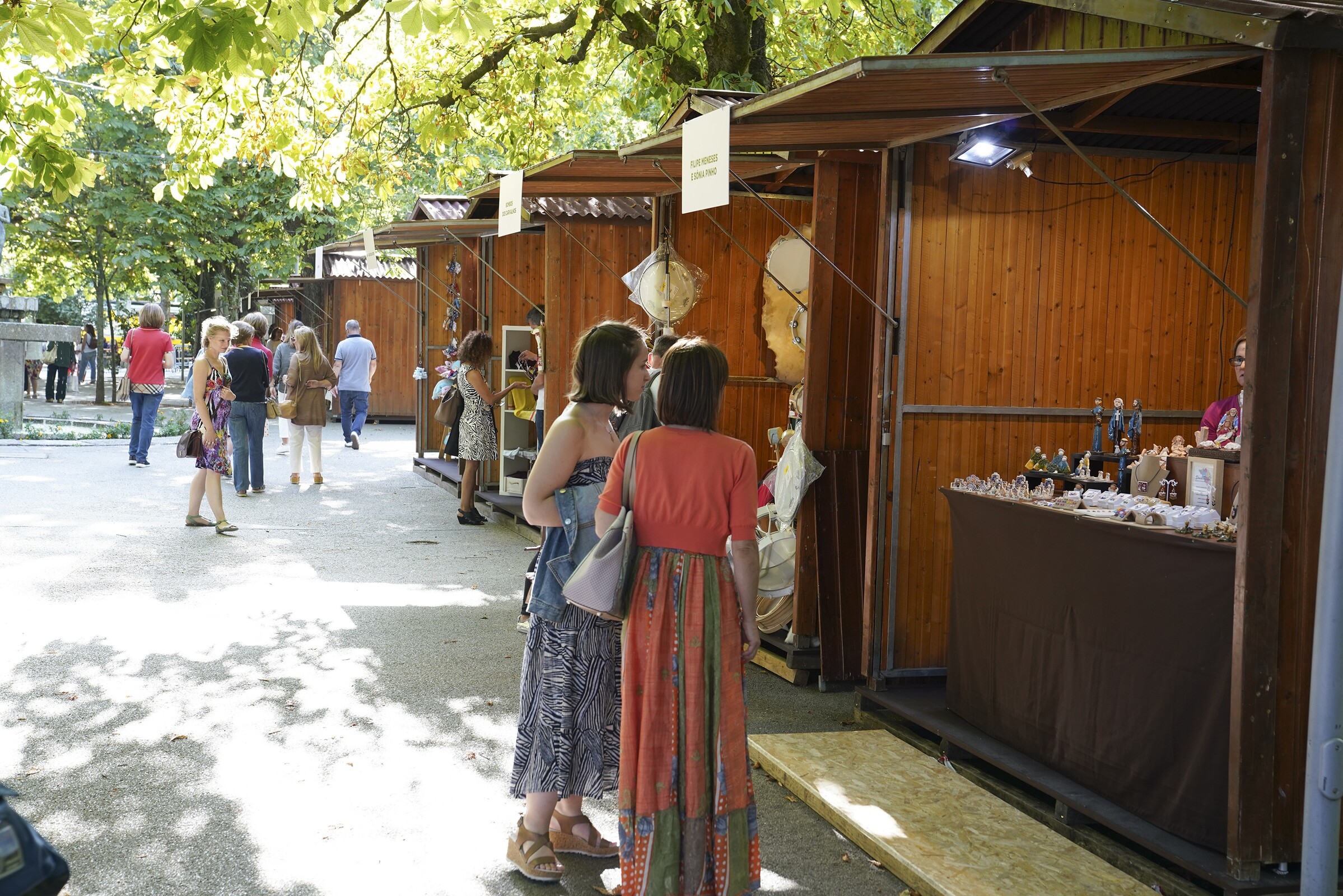 XXV Feira de Artesanato de Guimarães atrai multidões para reunir e dar a conhecer artes tradicion...