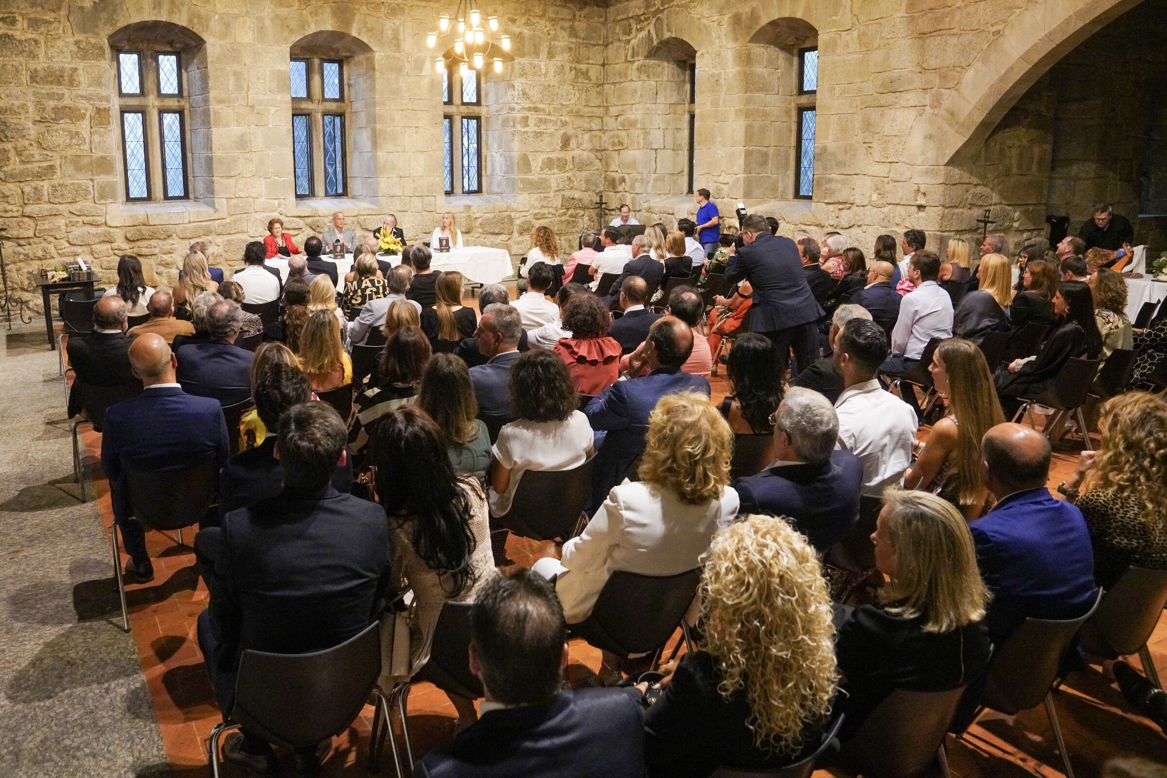 Estilista Tony Miranda Apresenta Autobiografia "Metade de Mim" no Paço dos Duques, em Guimarães