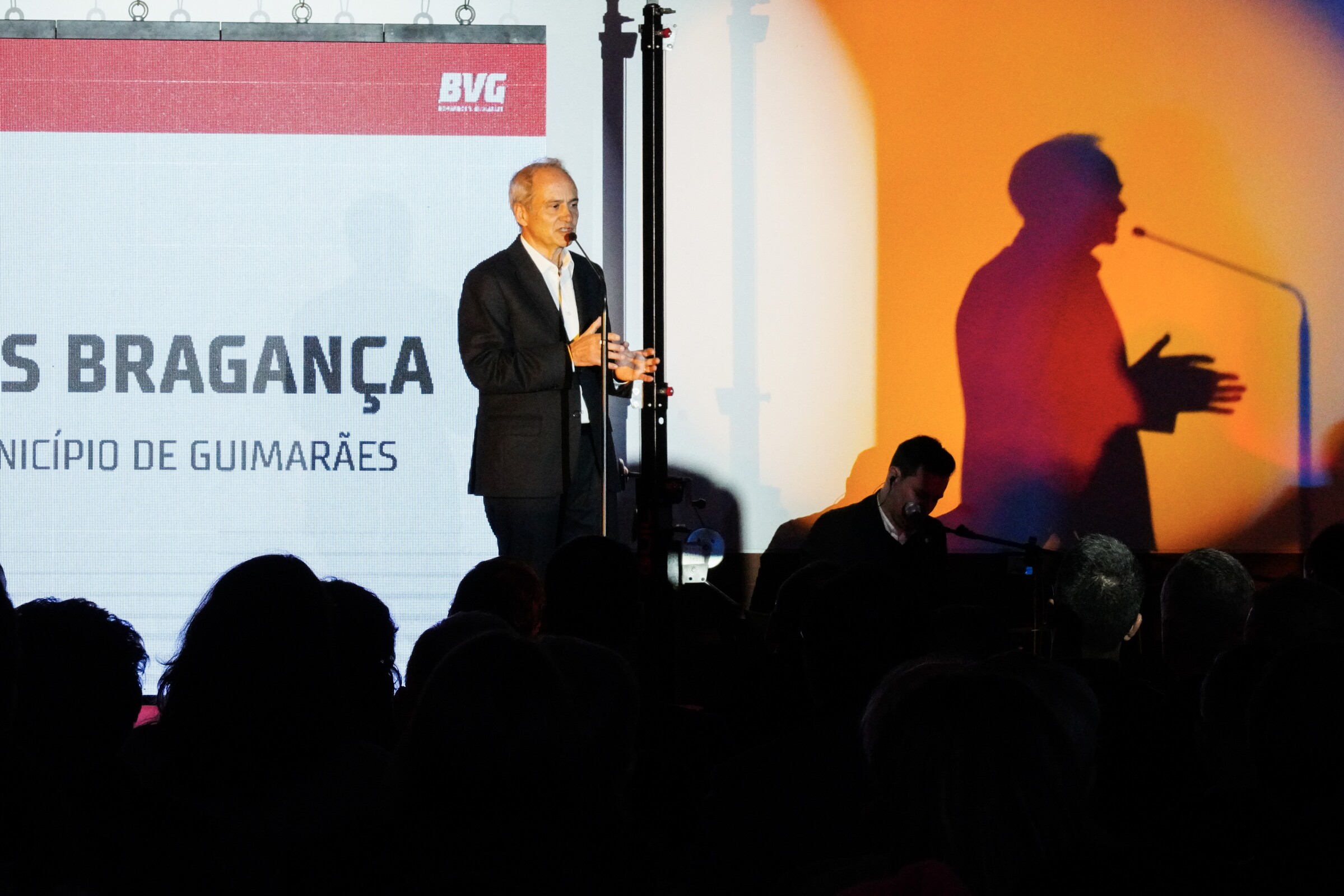Bombeiros Voluntários de Guimarães inauguram nova ambulância