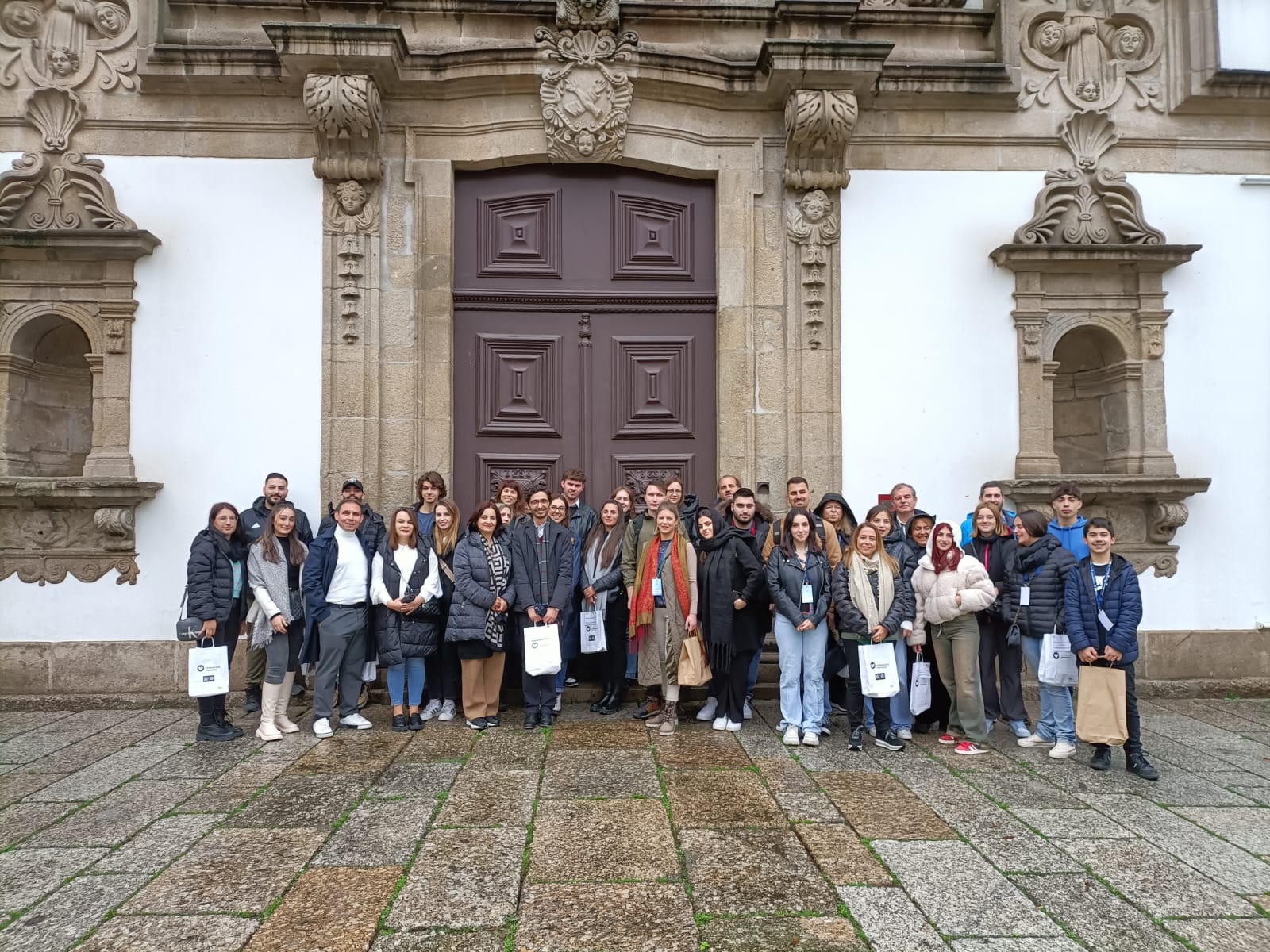 Jovens de Sete Países Europeus Visitam Guimarães no âmbito do Projeto ERASMUS+ "Youngs4EuropeHeri...