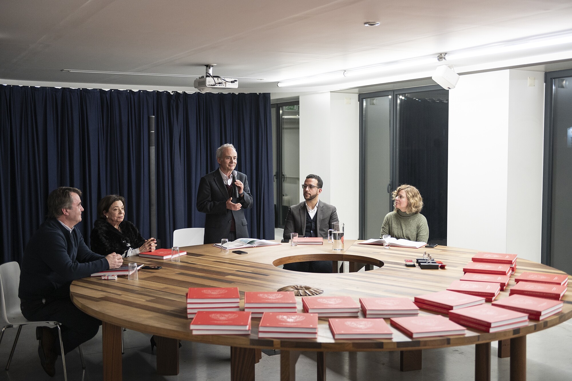 Apresentado livro que releva a importância do desenho no Bordado de Guimarães