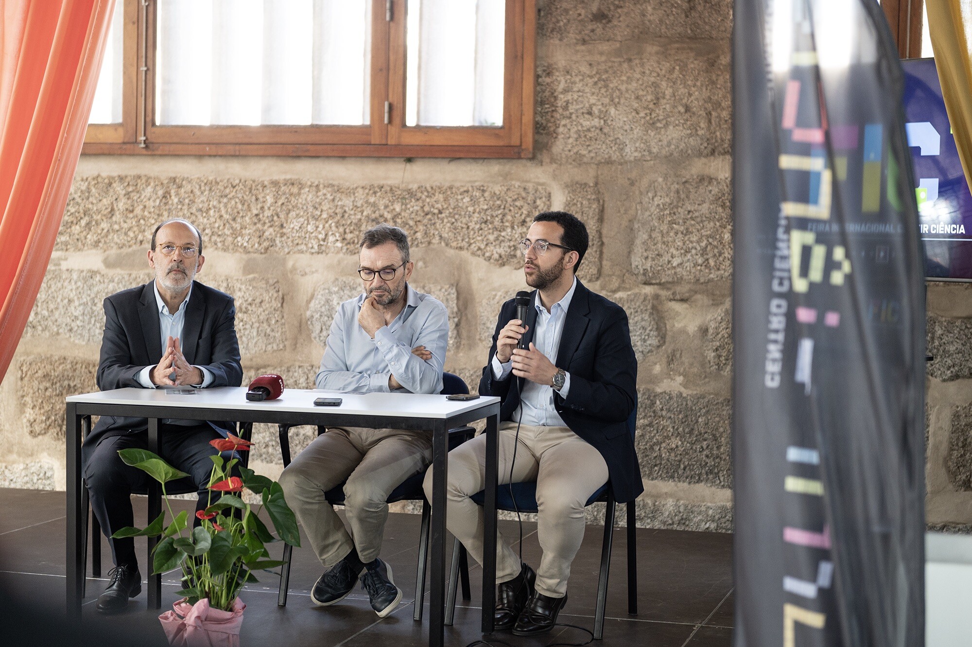 Feira Internacional de Ciência em Guimarães: Um portal para as tecnologias do futuro e a formaçã...