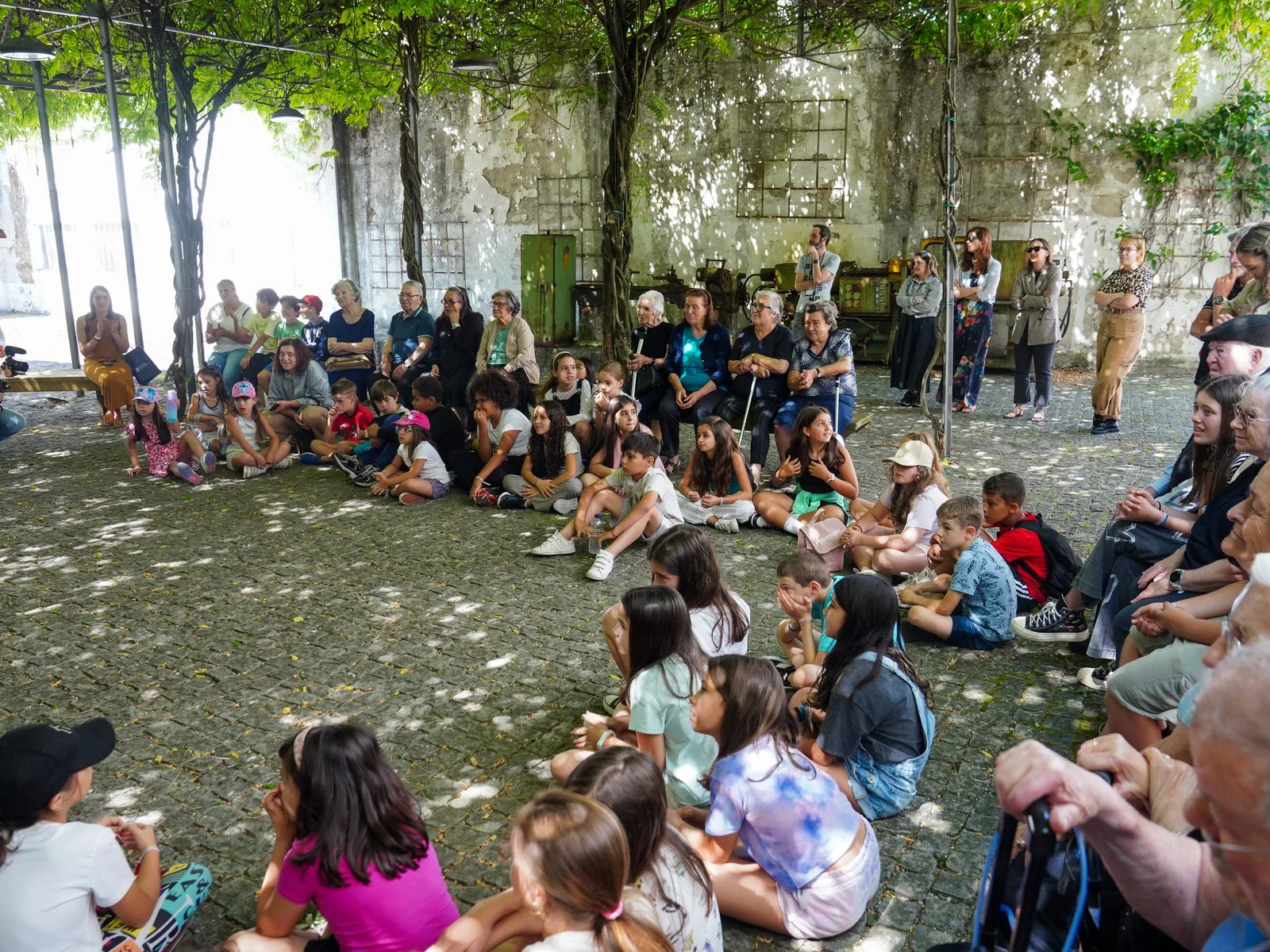 Projeto "Relógio de Bolso" Promove Comunicação Intergeracional e Valoriza o Património Local