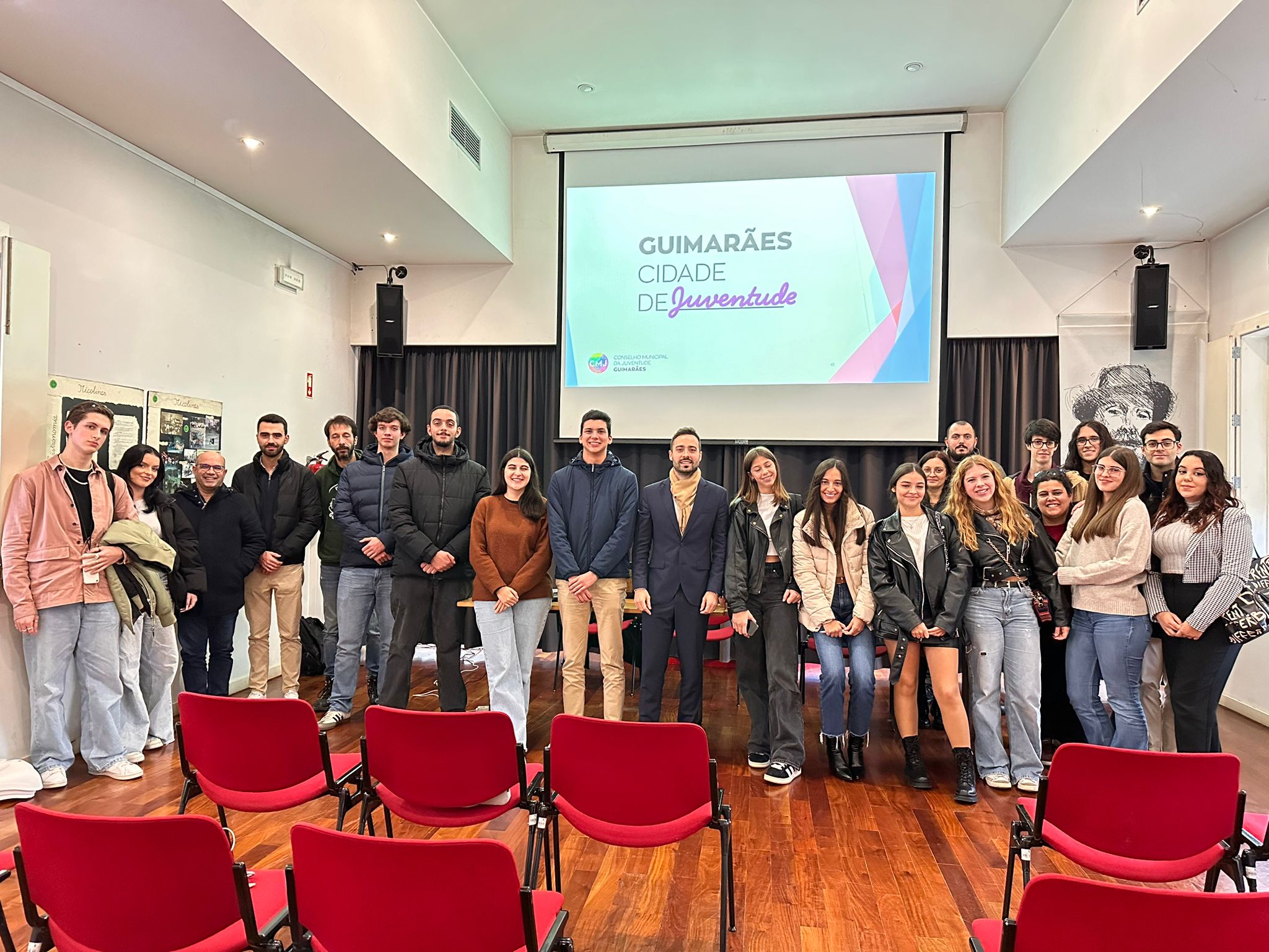 Voluntariado e Programa Municipal da Juventude para 2025 em debate no próximo CMJ