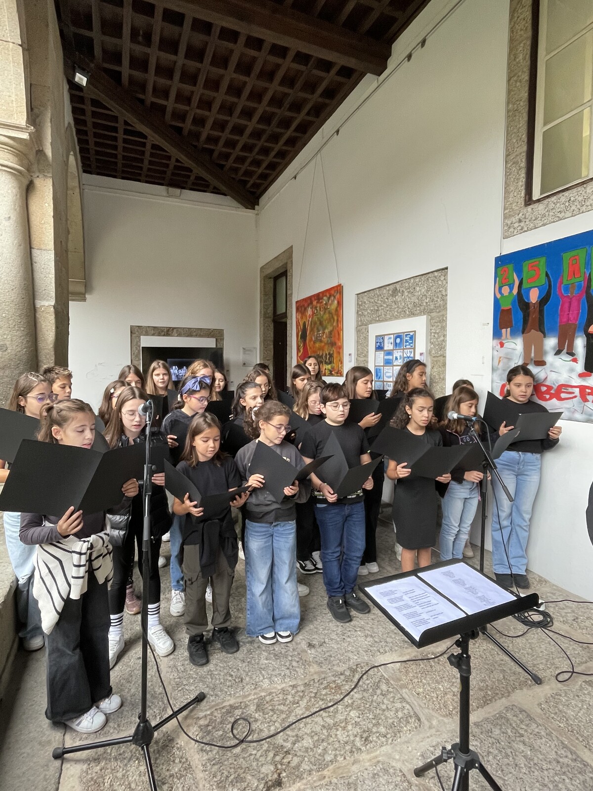 Escolas PNA do concelho de Guimarães apresentam a Exposição “Momentos de abril”