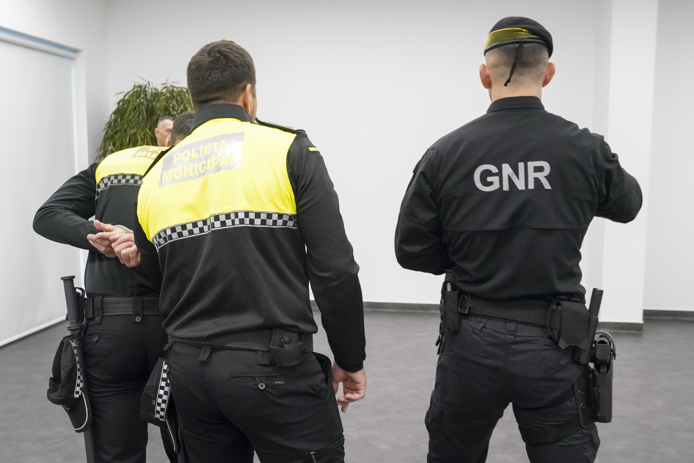 Agentes da Polícia Municipal de Guimarães Participam em Formação Especializada