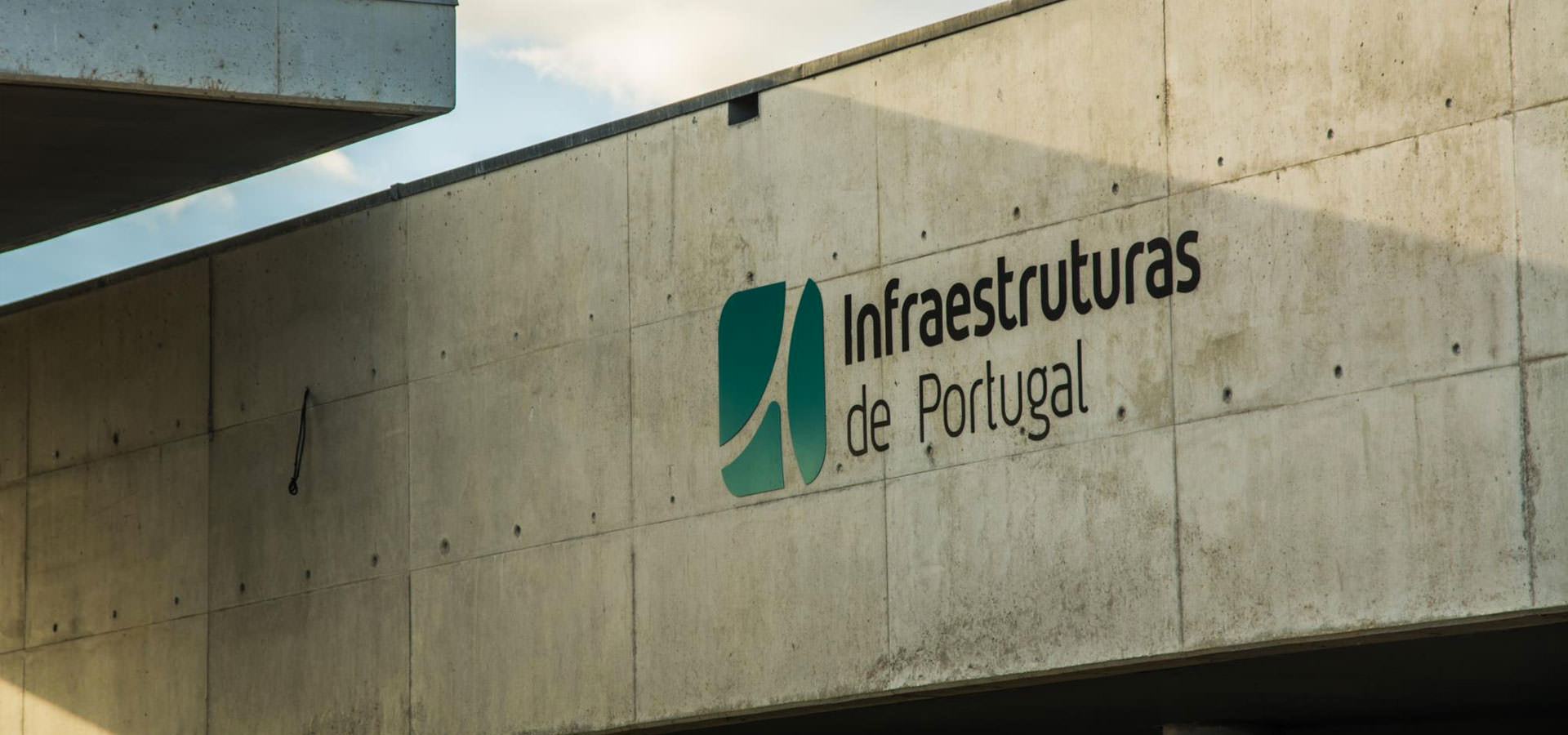 Infraestruturas de Portugal realiza reparação de pavimentos na EN101 e EN105